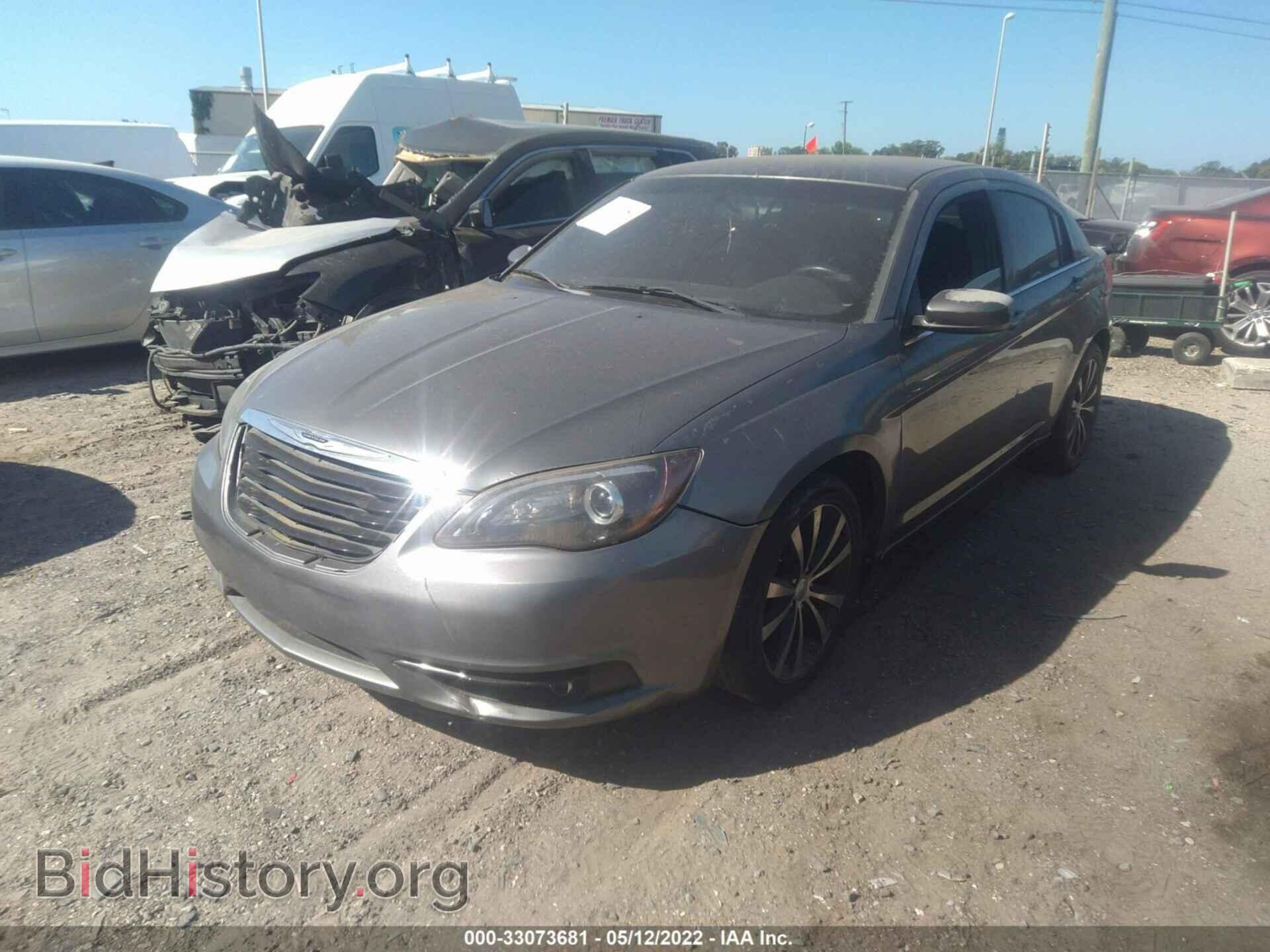 2013 CHRYSLER 200 - VIN: 1C3CCBBG0DN699475 - Фото 2