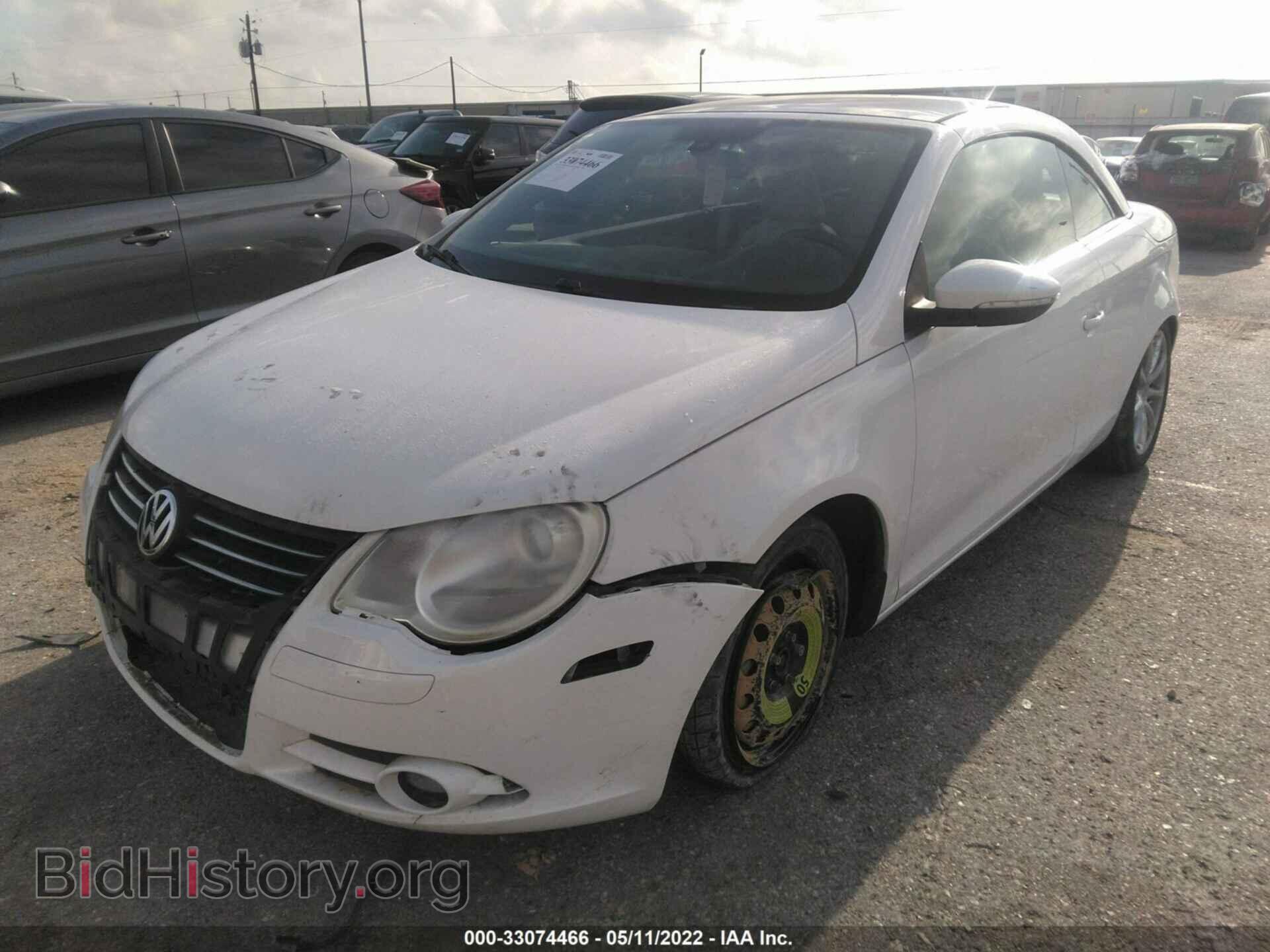 2011 VOLKSWAGEN EOS - VIN: WVWFW7AH3BV003180 - Фото 2