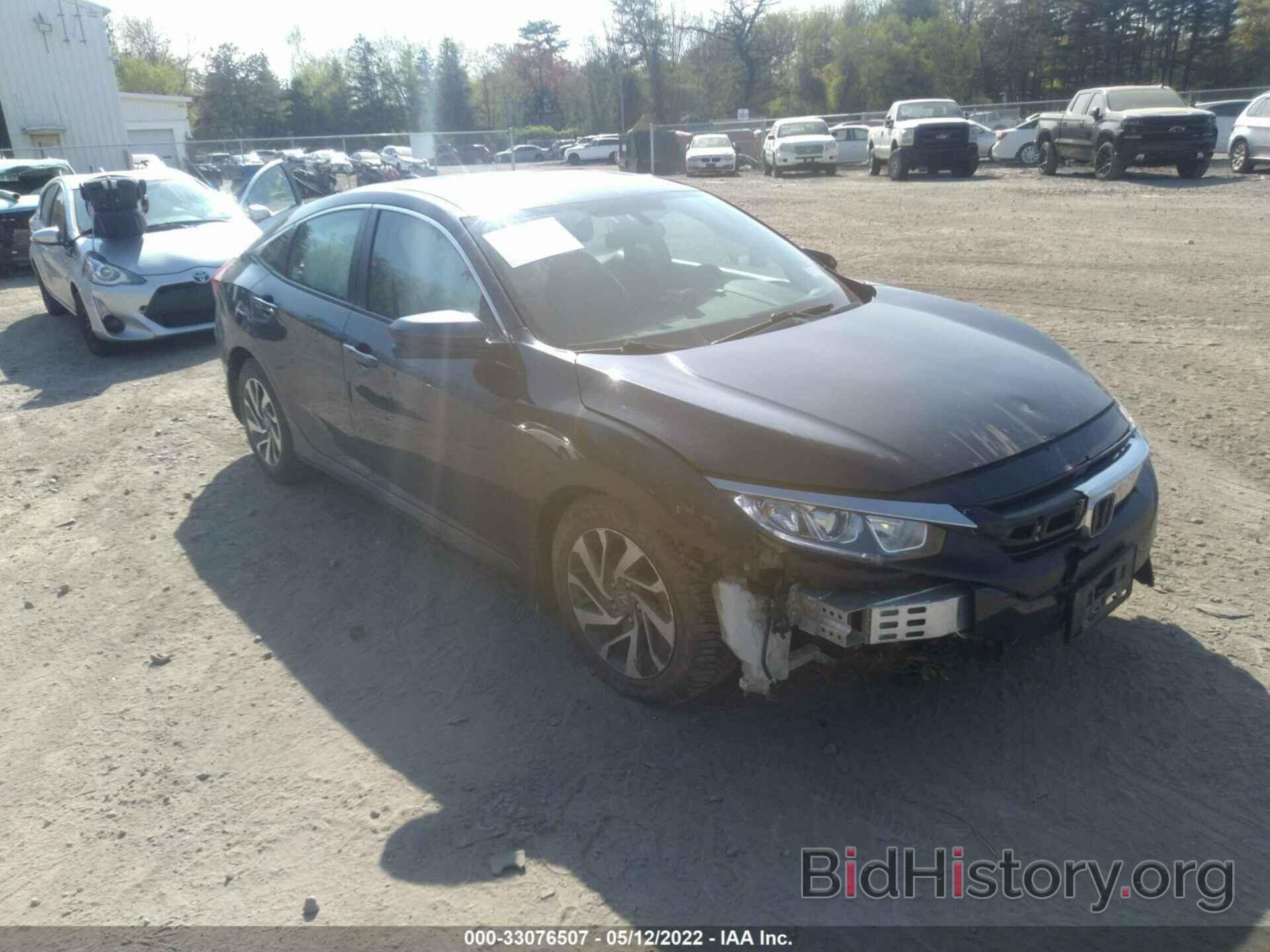 Photo 2HGFC2F7XJH579885 - HONDA CIVIC SEDAN 2018