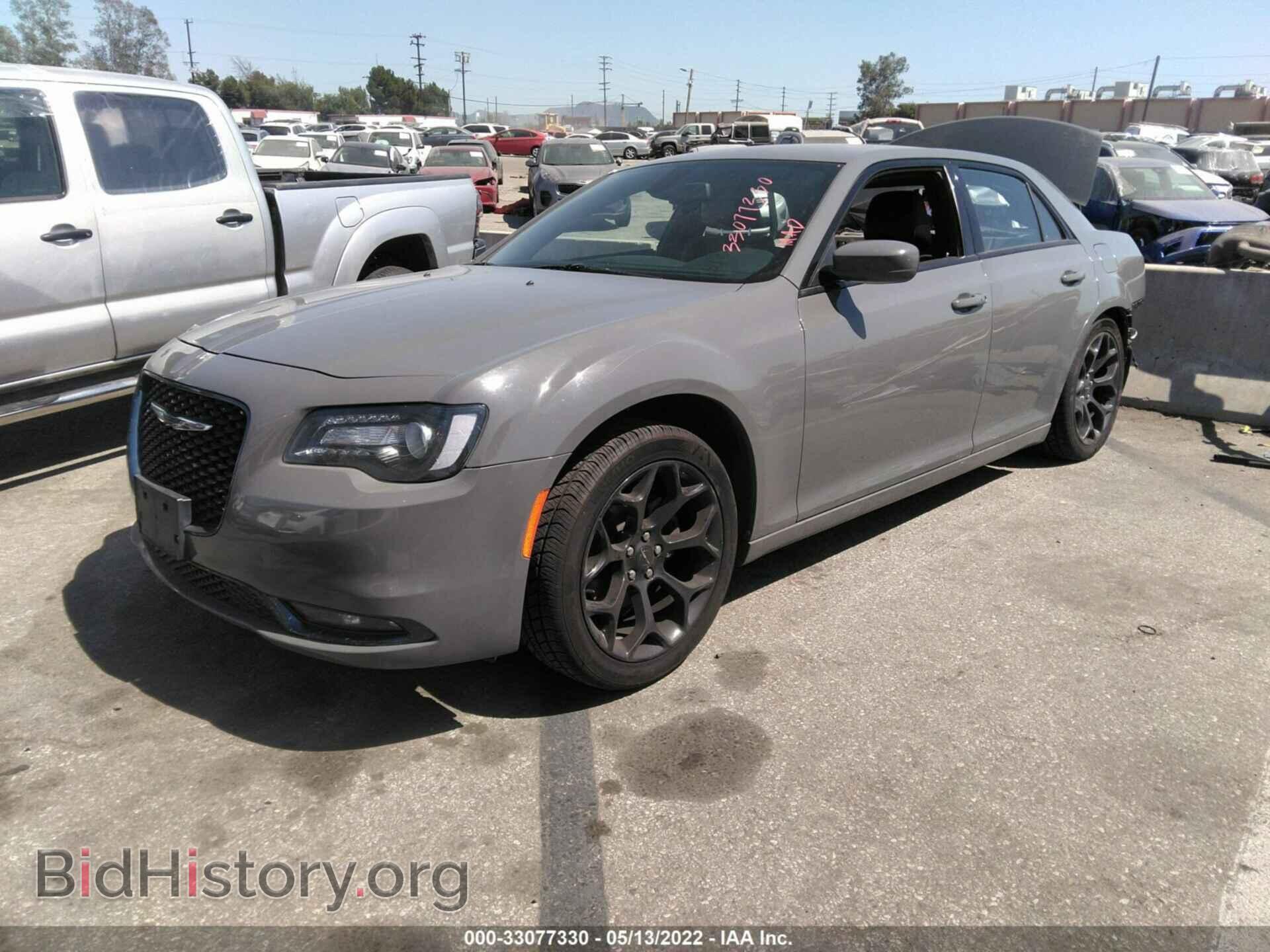 2019 CHRYSLER 300 - VIN: 2C3CCABG9KH562809 - Фото 2