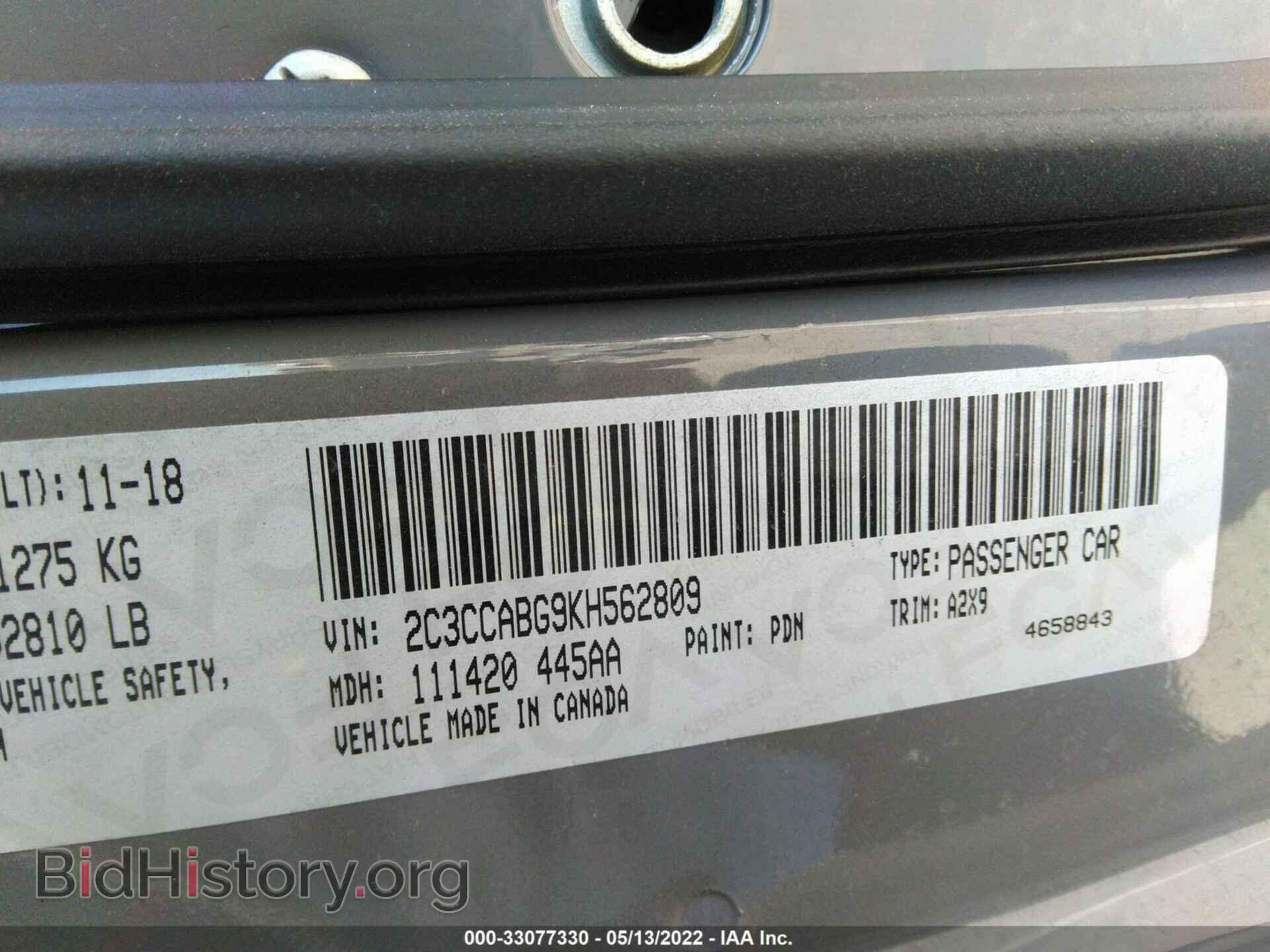2019 CHRYSLER 300 - VIN: 2C3CCABG9KH562809 - Фото 9