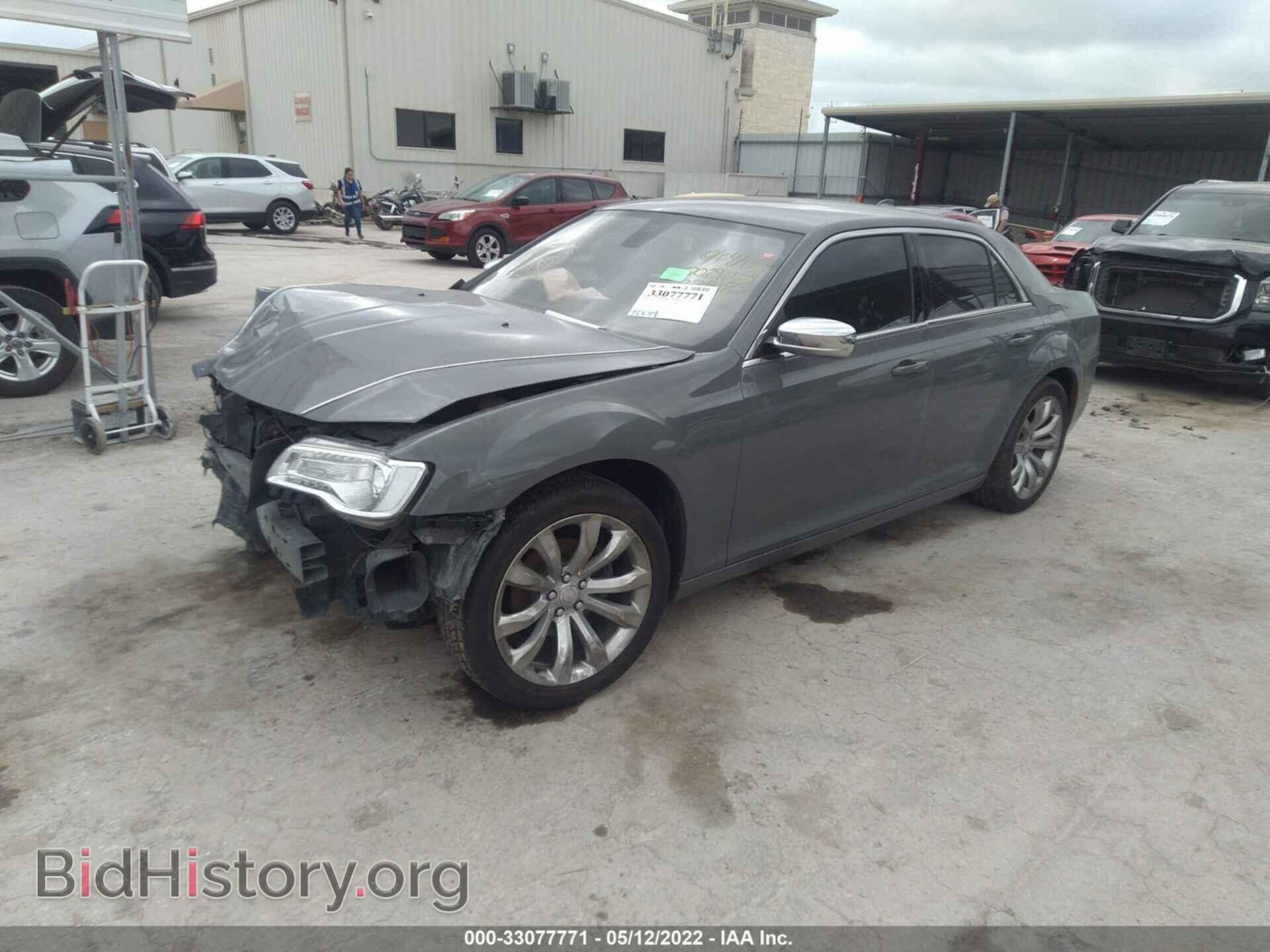 2018 CHRYSLER 300 - VIN: 2C3CCAAG6JH338185 - Фото 2