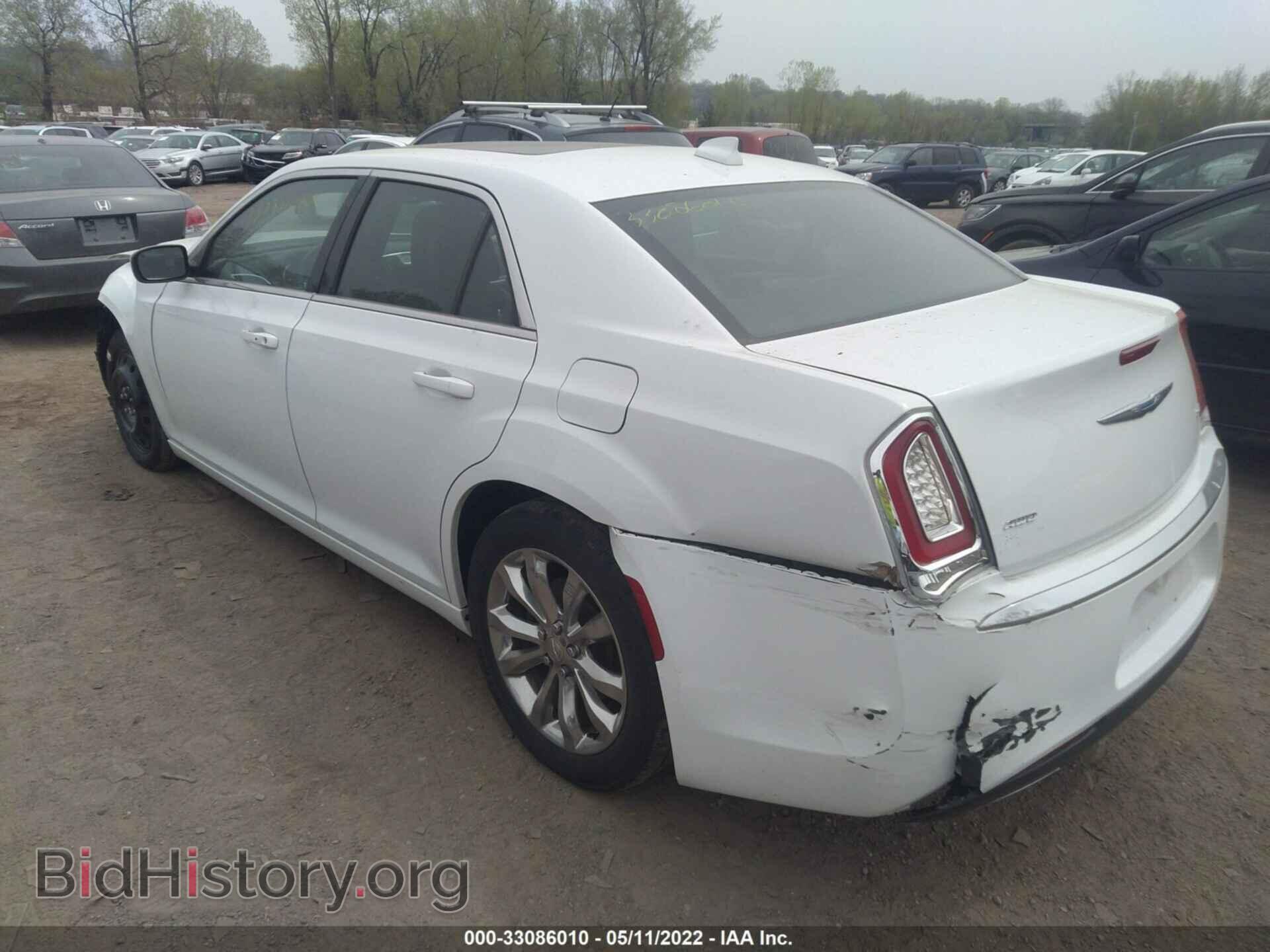 2017 CHRYSLER 300 - VIN: 2C3CCARG3HH648454 - Фото 3