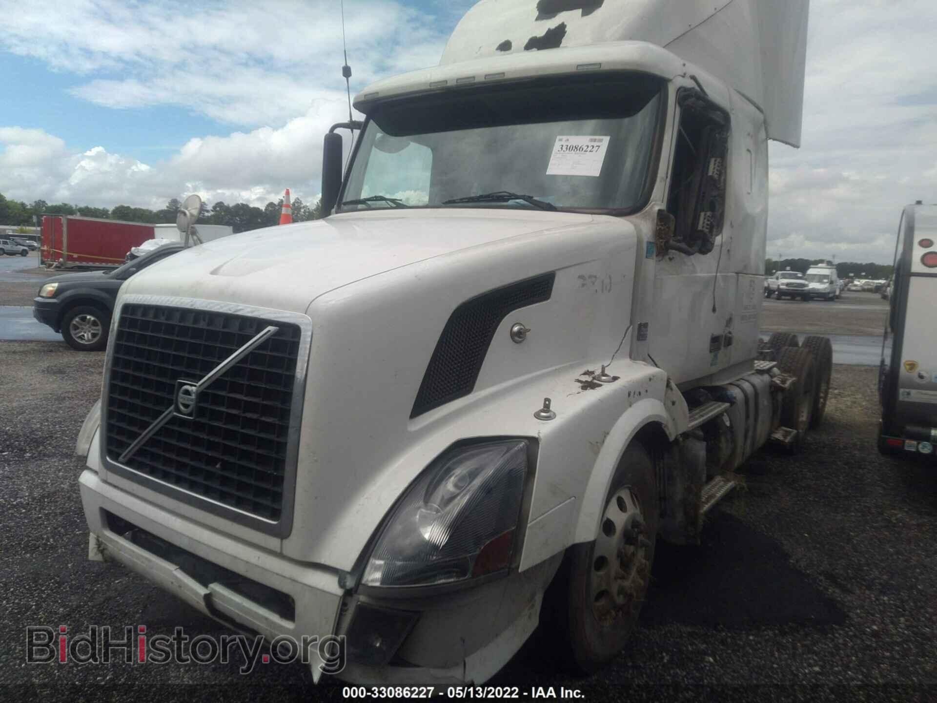 2012 VOLVO VN - VIN: 4V4NC9EH0CN541643 - Фото 2