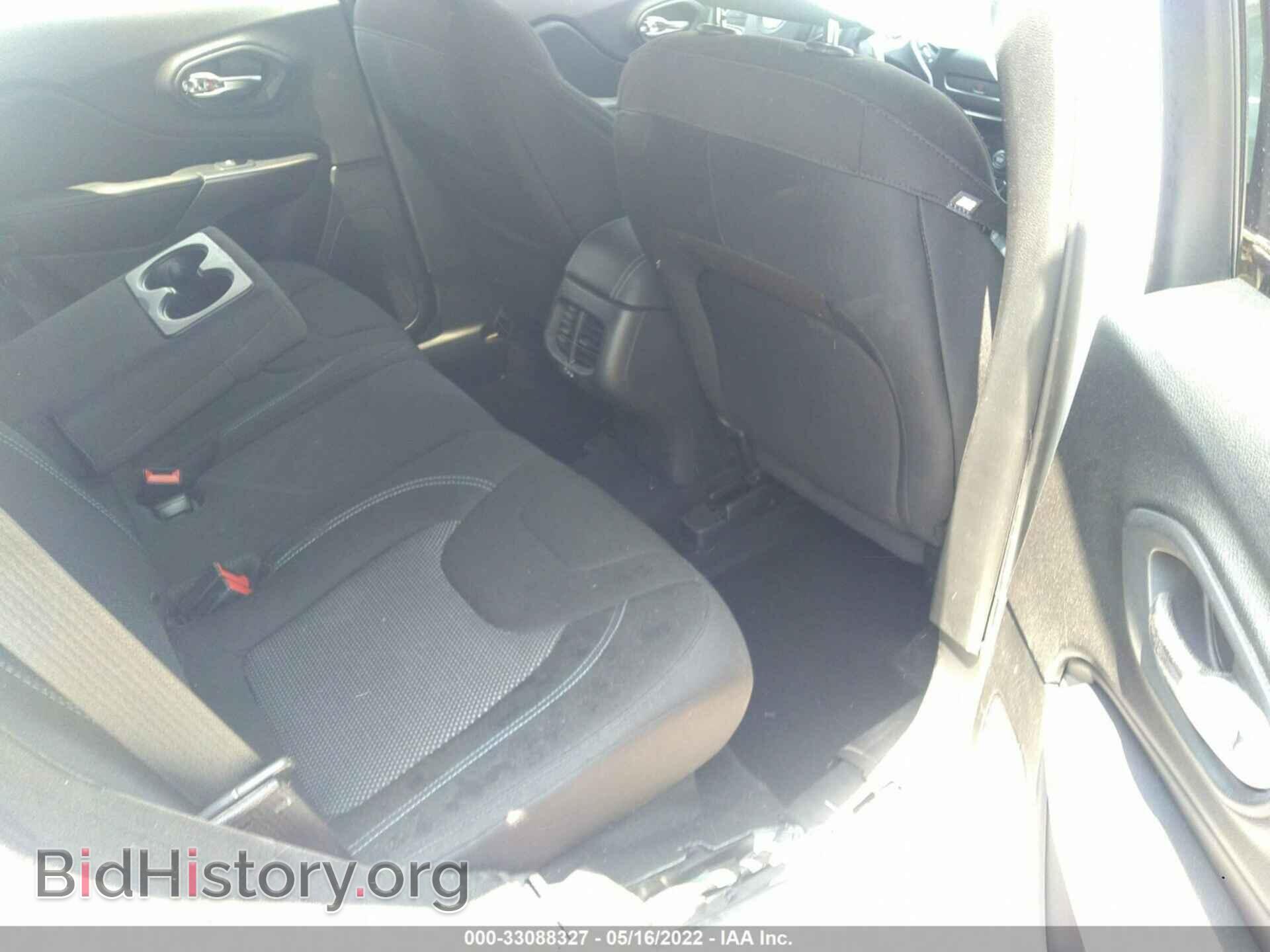 2019 JEEP CHEROKEE - VIN: 1C4PJLCB1KD370122 - Фото 8
