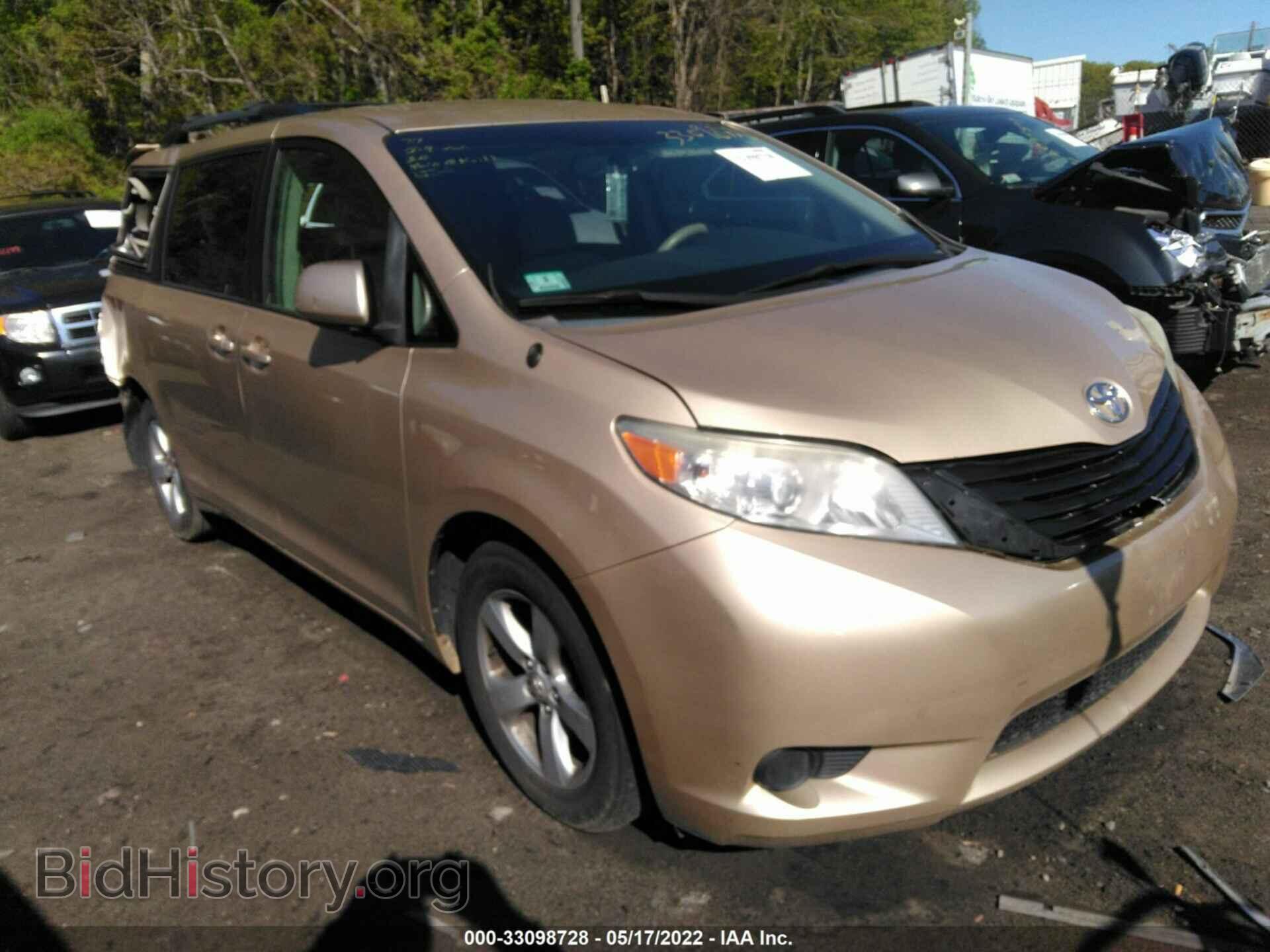 Photo 5TDKK3DC0CS220457 - TOYOTA SIENNA 2012