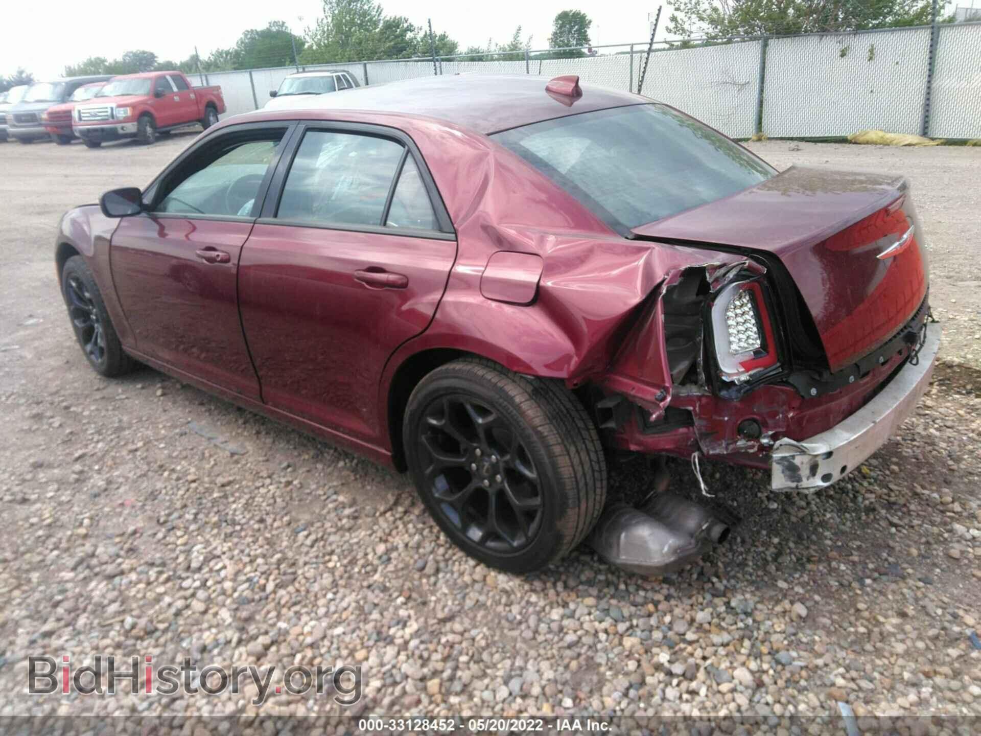 2019 CHRYSLER 300 - VIN: 2C3CCABG2KH635034 - Фото 3