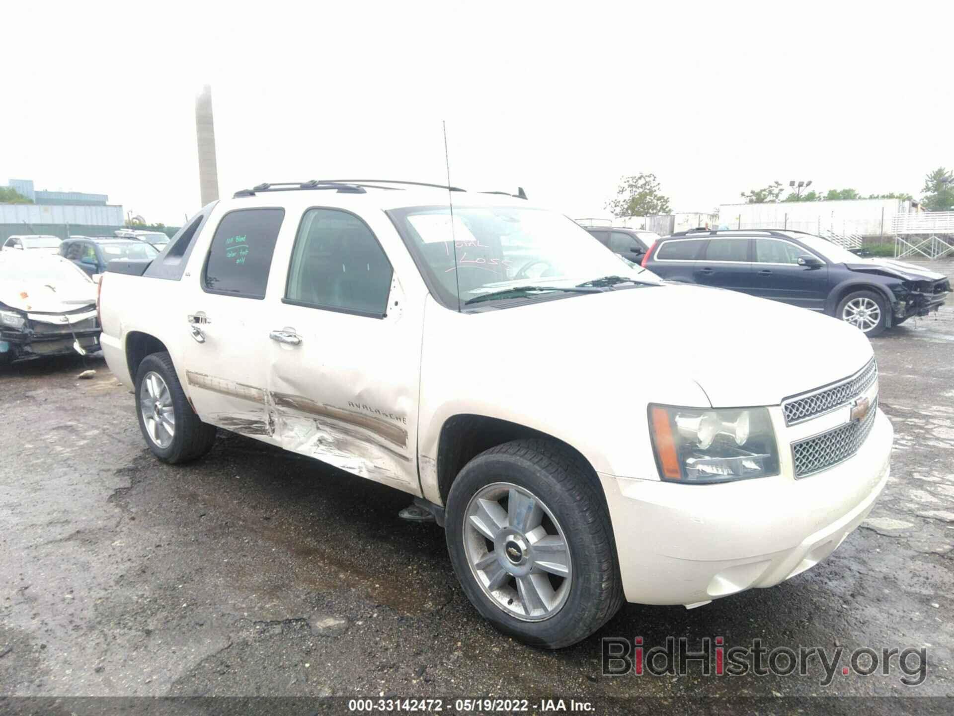 Photo 3GNVKGE04AG234535 - CHEVROLET AVALANCHE 2010