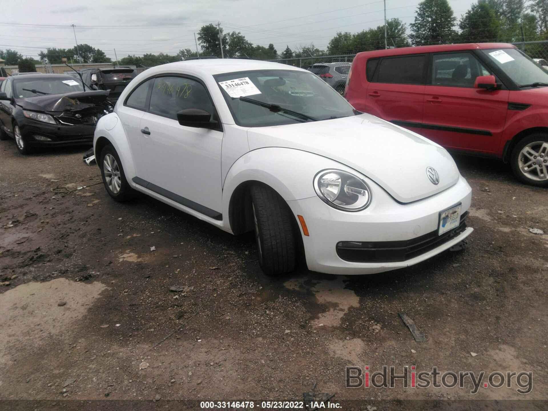 Photo 3VWF17AT0FM637174 - VOLKSWAGEN BEETLE COUPE 2015