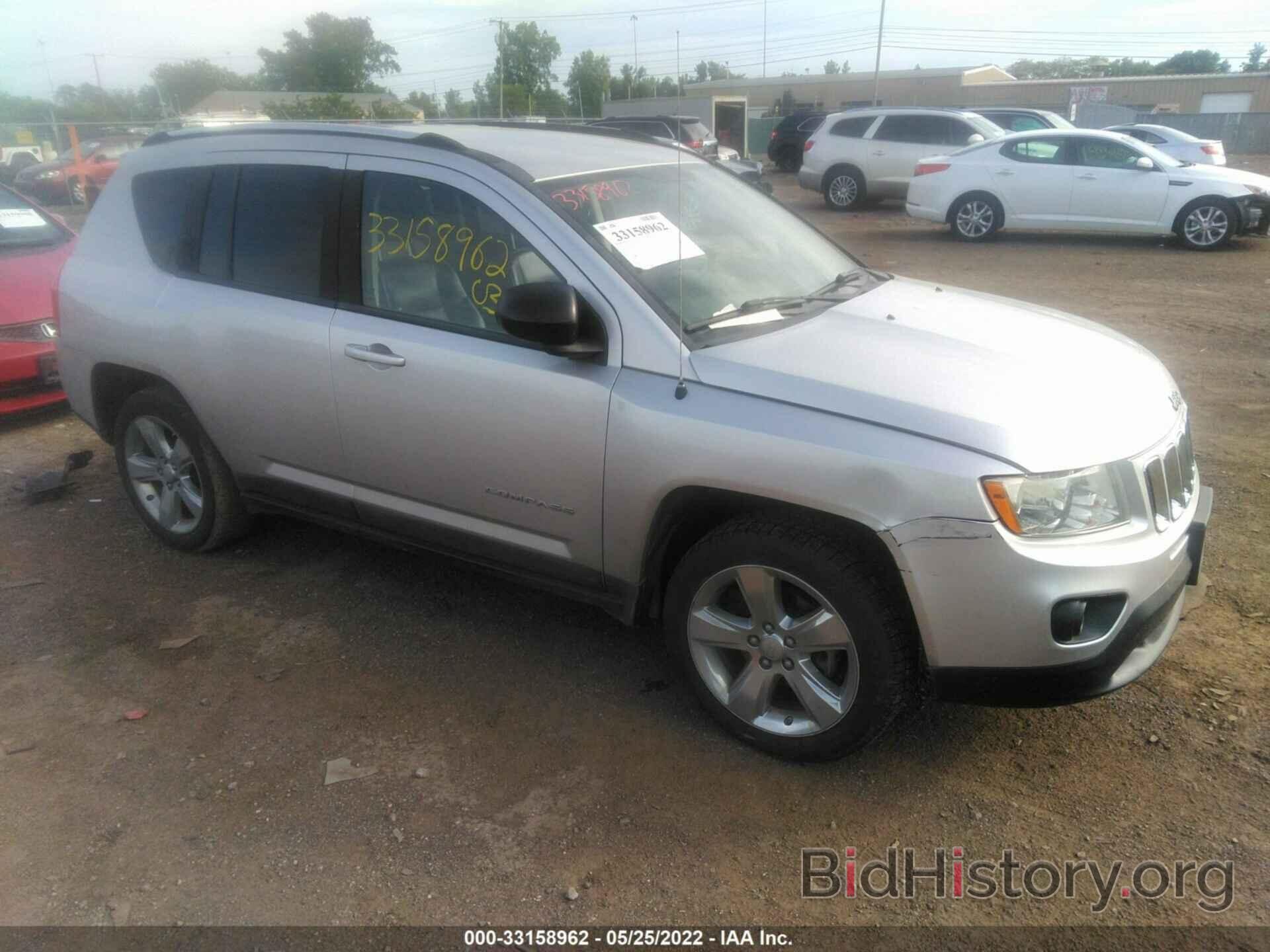 Photo 1J4NF5FB4BD275306 - JEEP COMPASS 2011