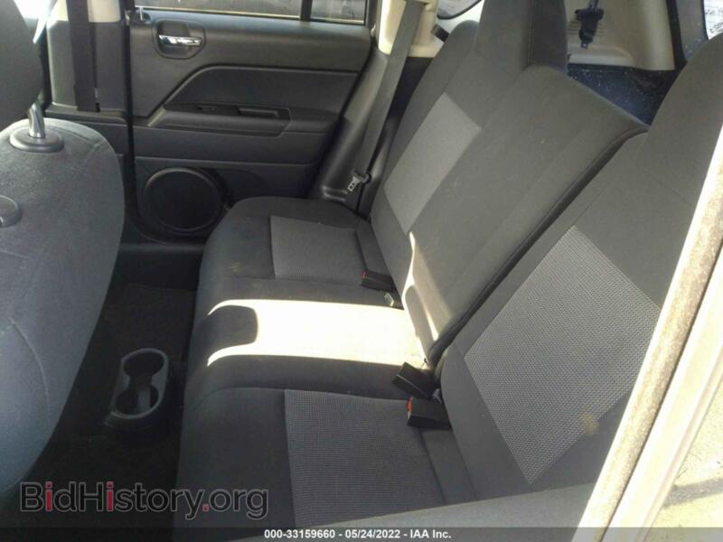 2011 Jeep COMPASS (VIN 1J4NT1FA2BD286779) — photo 8 of 11