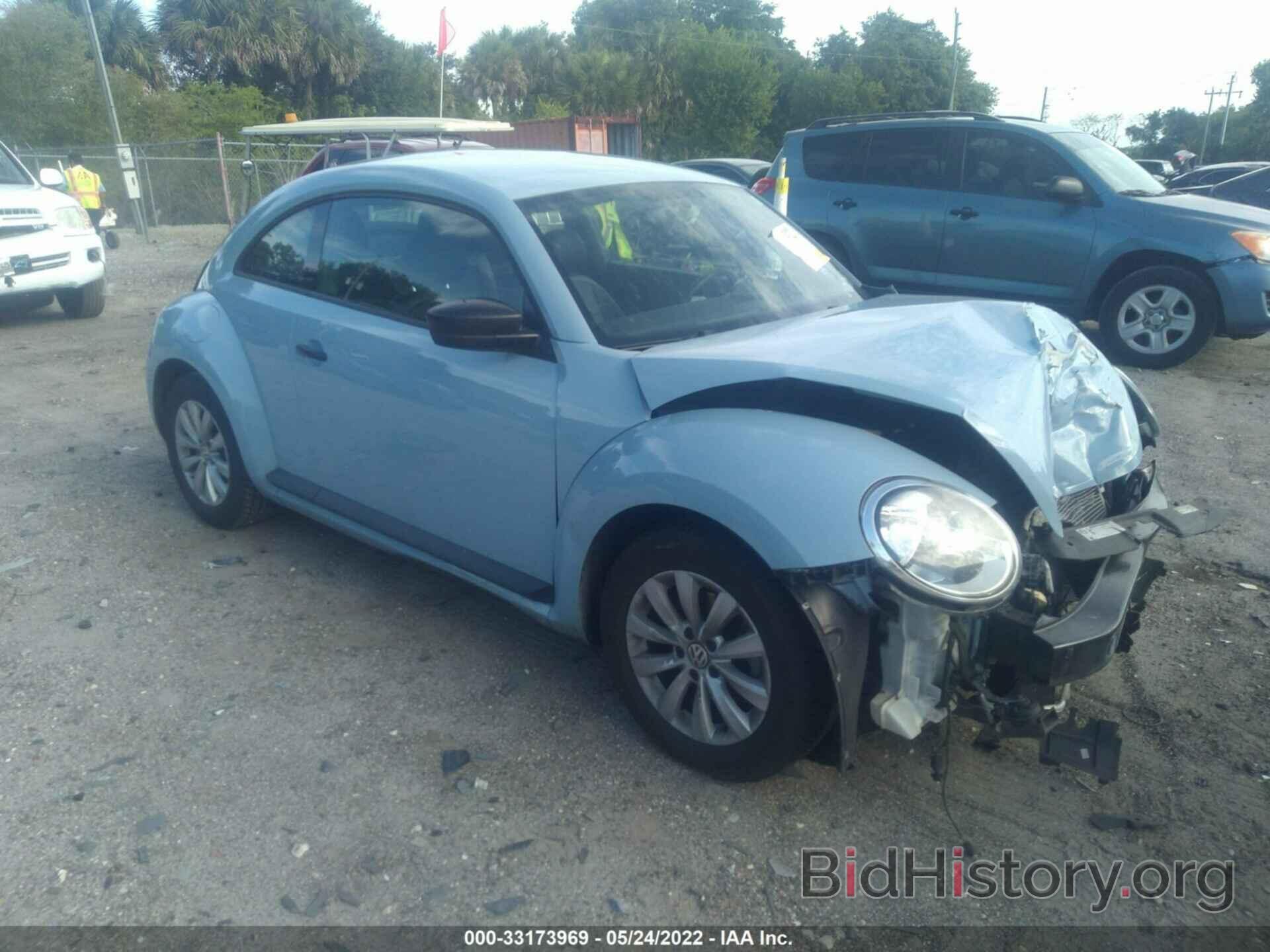 Photo 3VWF17AT5FM638711 - VOLKSWAGEN BEETLE COUPE 2015