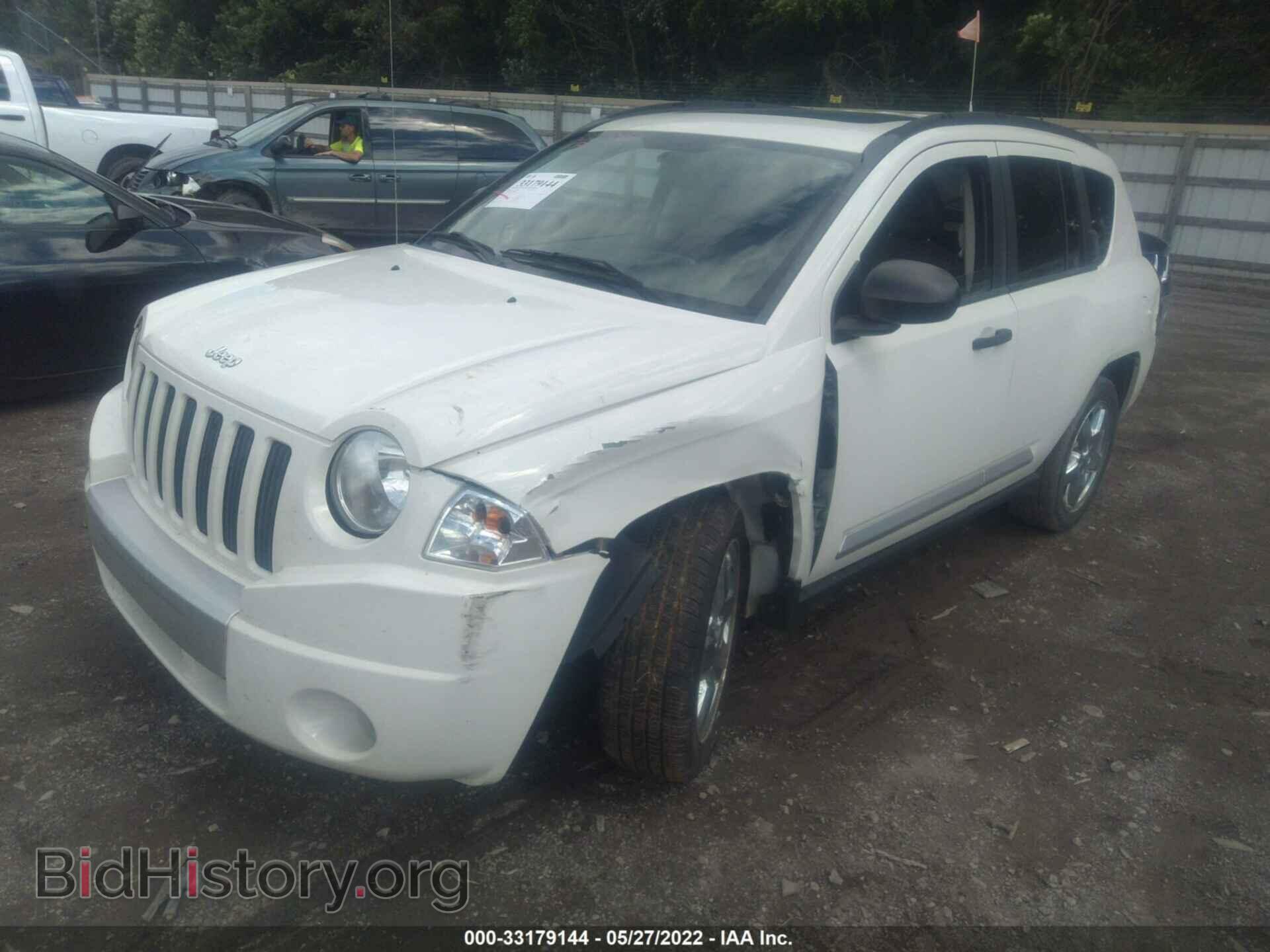 2008 JEEP COMPASS - VIN: 1J8FT57W18D643592 - Фото 2