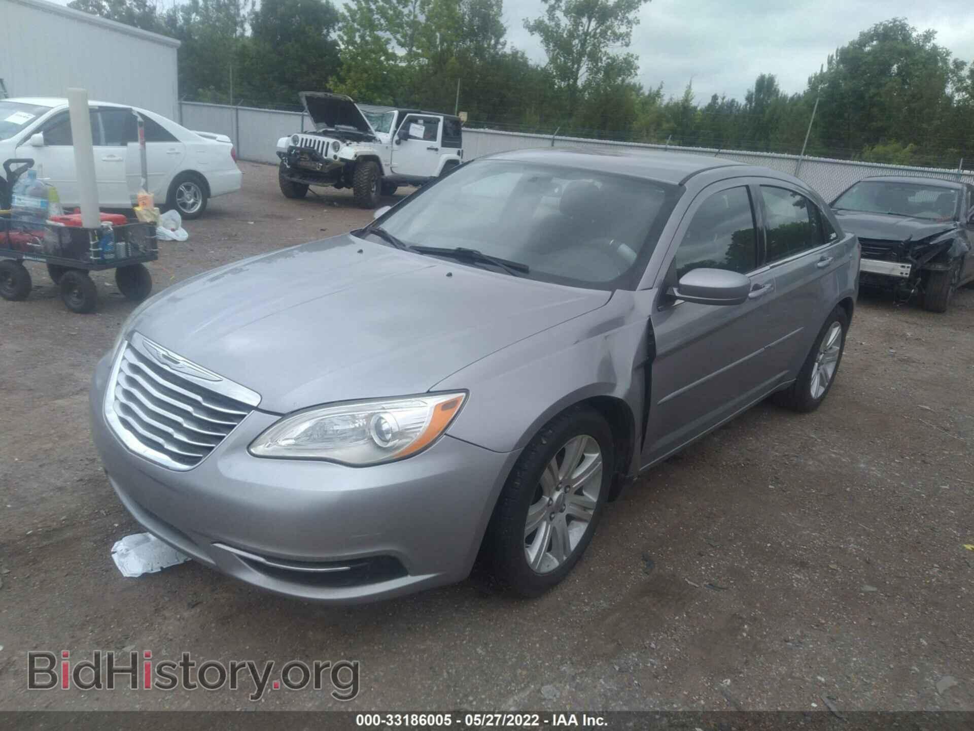 2013 CHRYSLER 200 - VIN: 1C3CCBBBXDN656492 - Фото 2