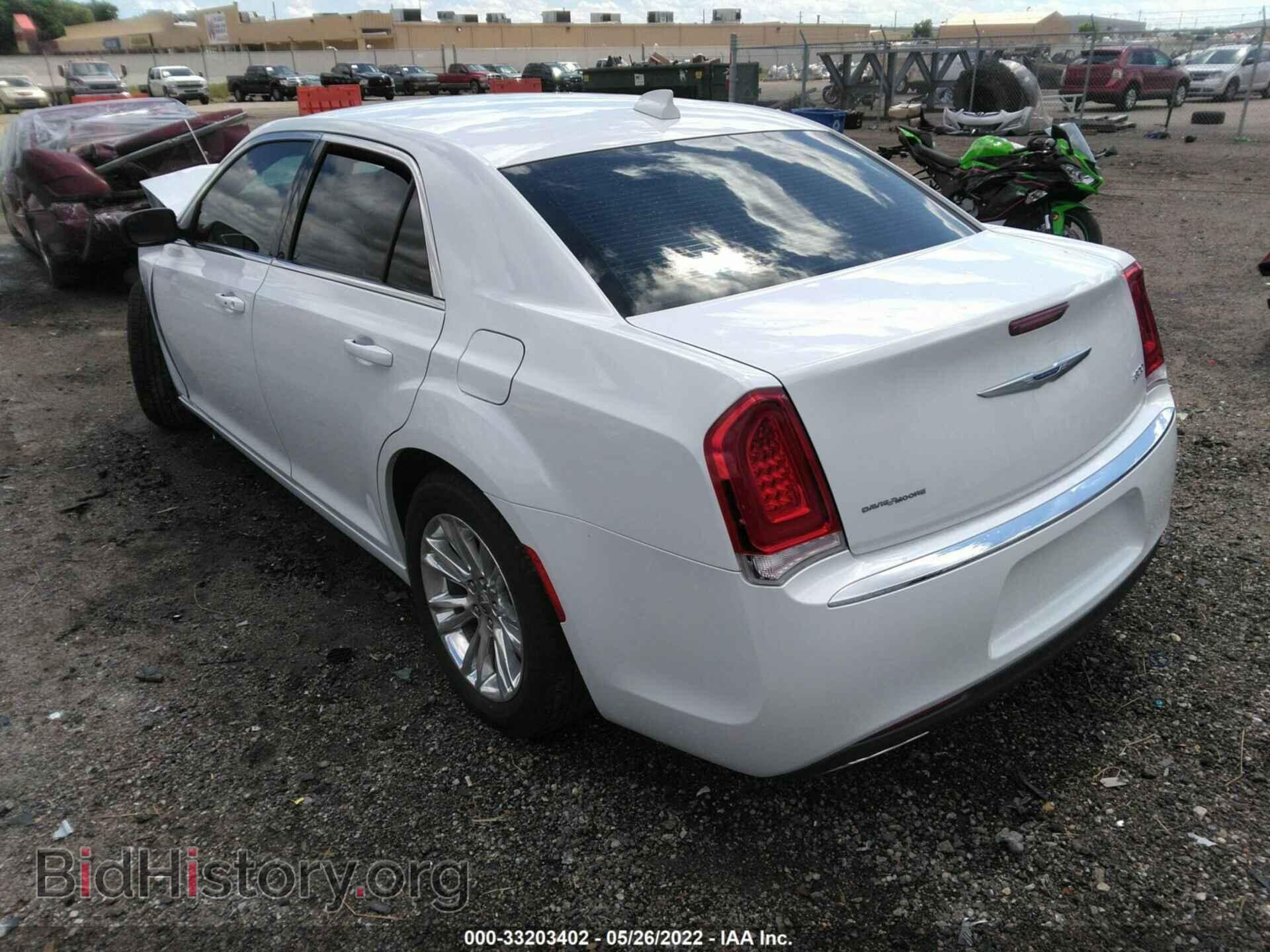2019 CHRYSLER 300 - VIN: 2C3CCAAG2KH746152 - Фото 3