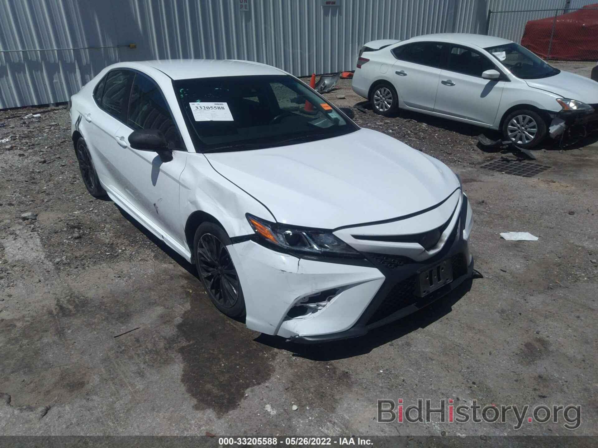 Photo 4T1B11HK2JU666607 - TOYOTA CAMRY 2018