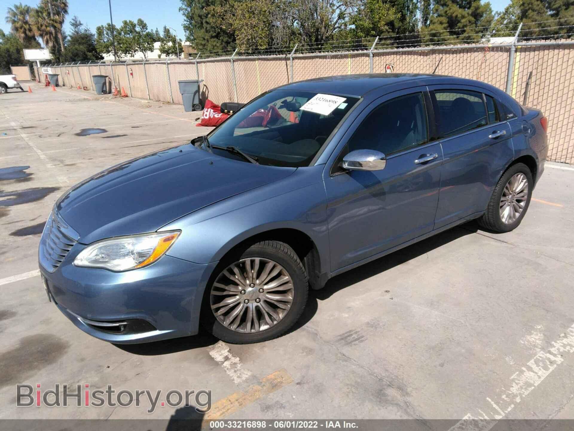 2011 CHRYSLER 200 - VIN: 1C3BC2FGXBN597040 - Фото 2