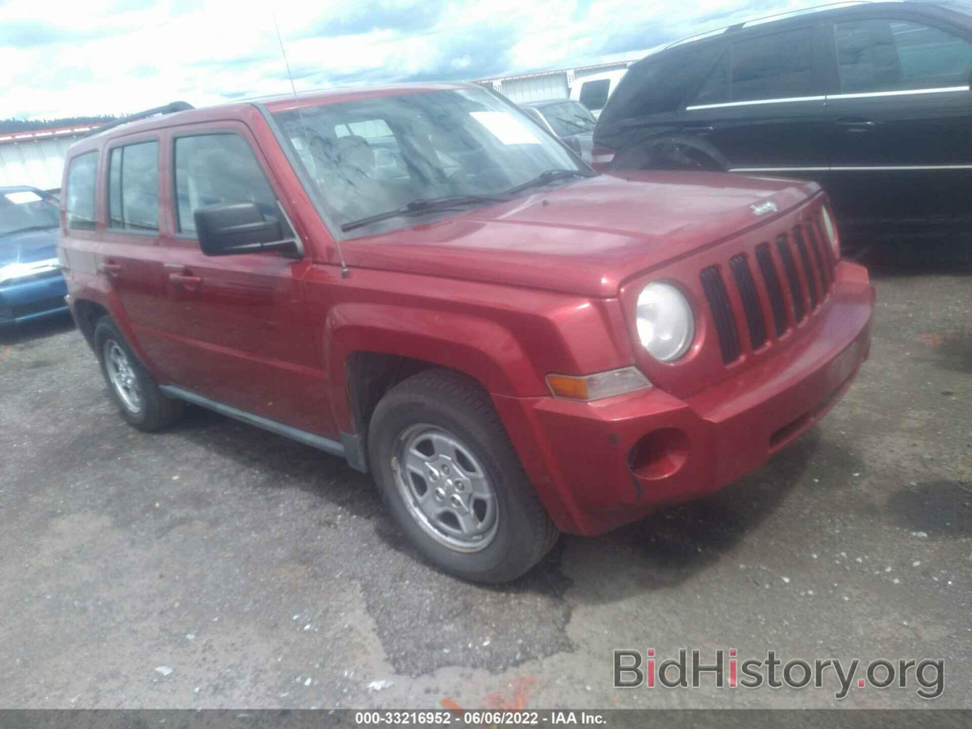 Photo 1J4NF2GB9AD601709 - JEEP PATRIOT 2010