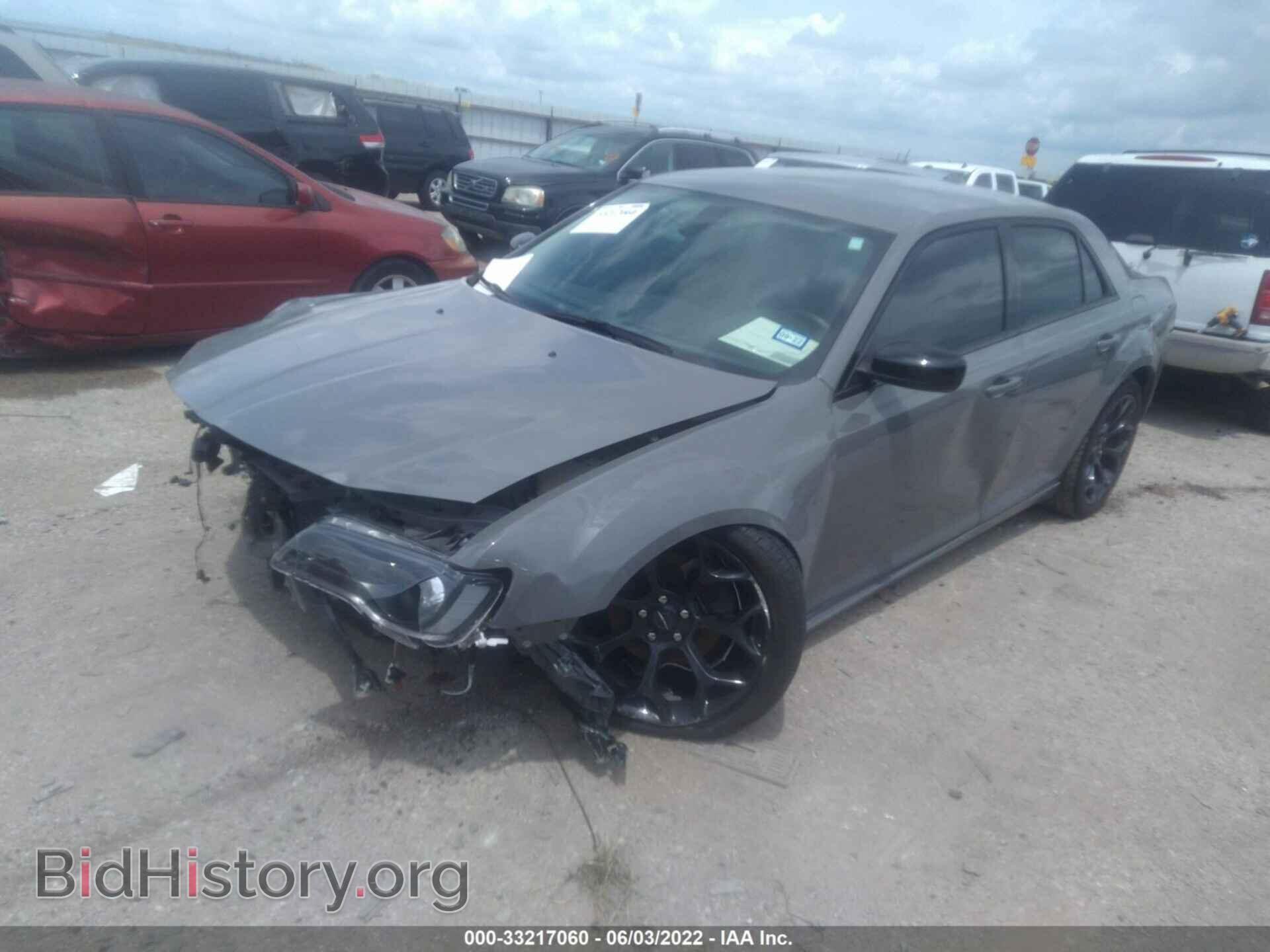 2019 CHRYSLER 300 - VIN: 2C3CCAAG6KH679295 - Фото 2