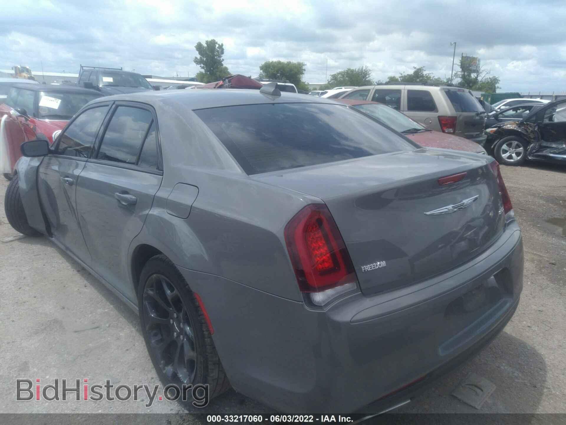 2019 CHRYSLER 300 - VIN: 2C3CCAAG6KH679295 - Фото 3