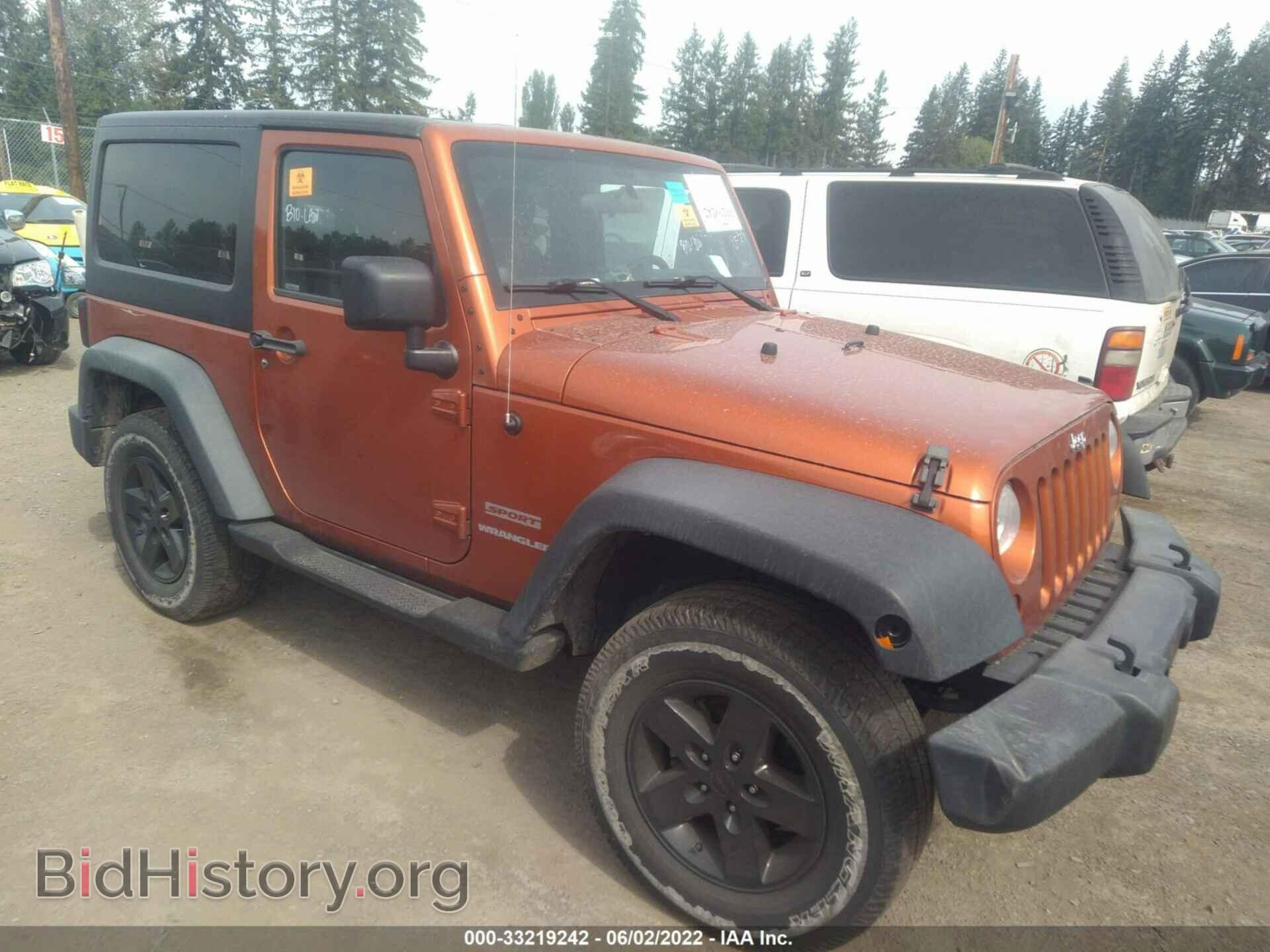 Photo 1J4AA2D13BL549574 - JEEP WRANGLER 2011