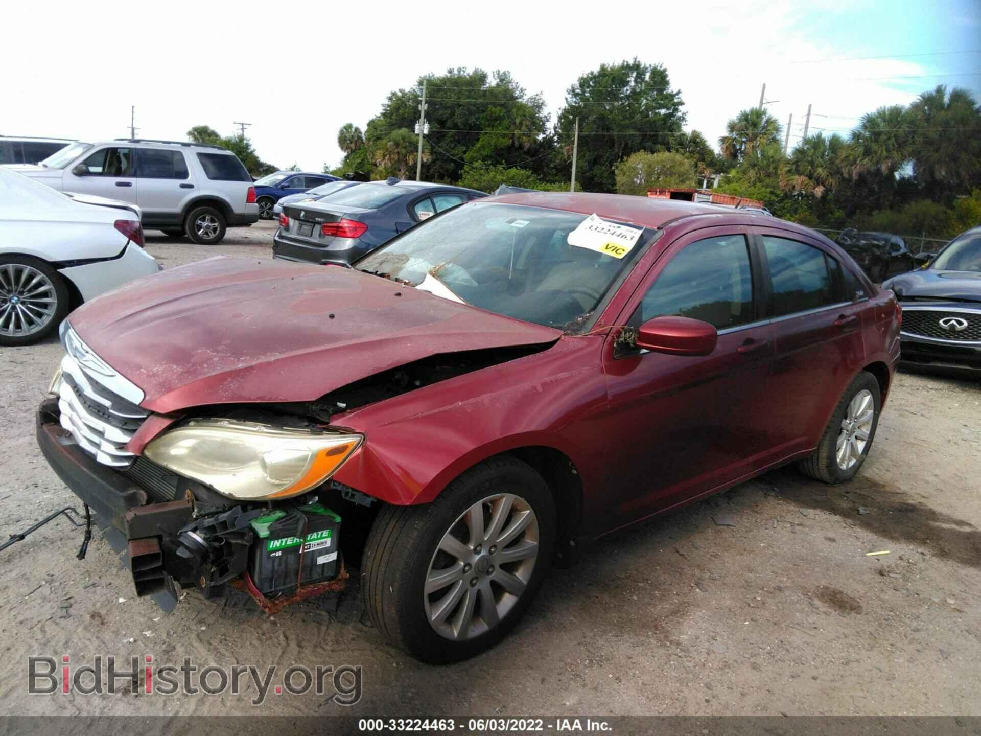 2011 CHRYSLER 200 - VIN: 1C3BC1FG1BN525704 - Фото 2