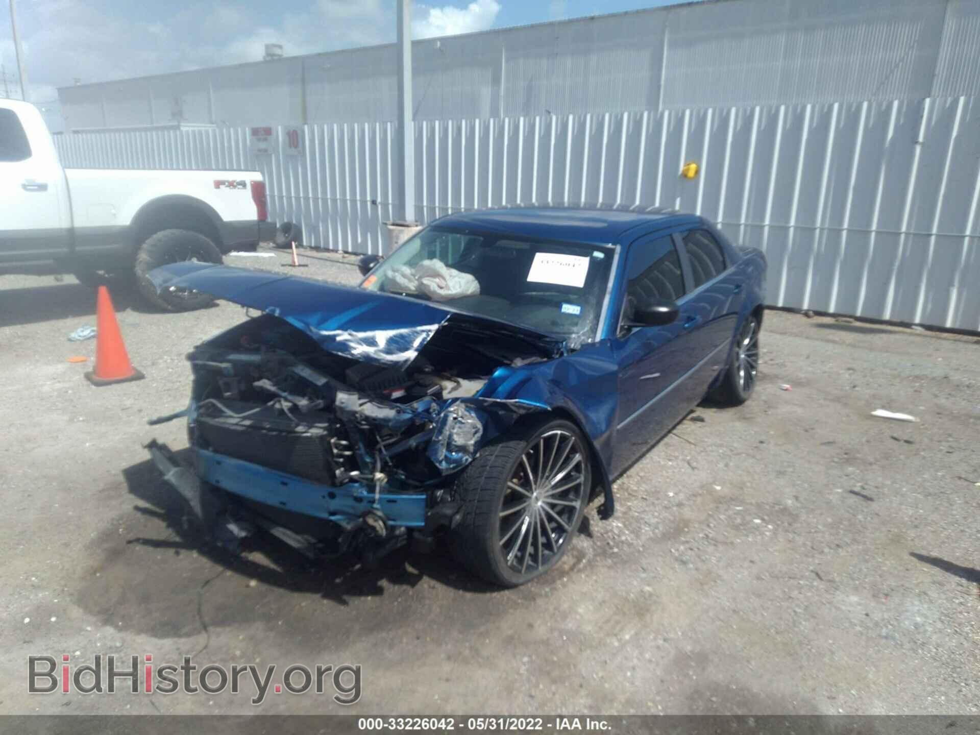 2009 CHRYSLER 300 - VIN: 2C3KA43DX9H512003 - Фото 2