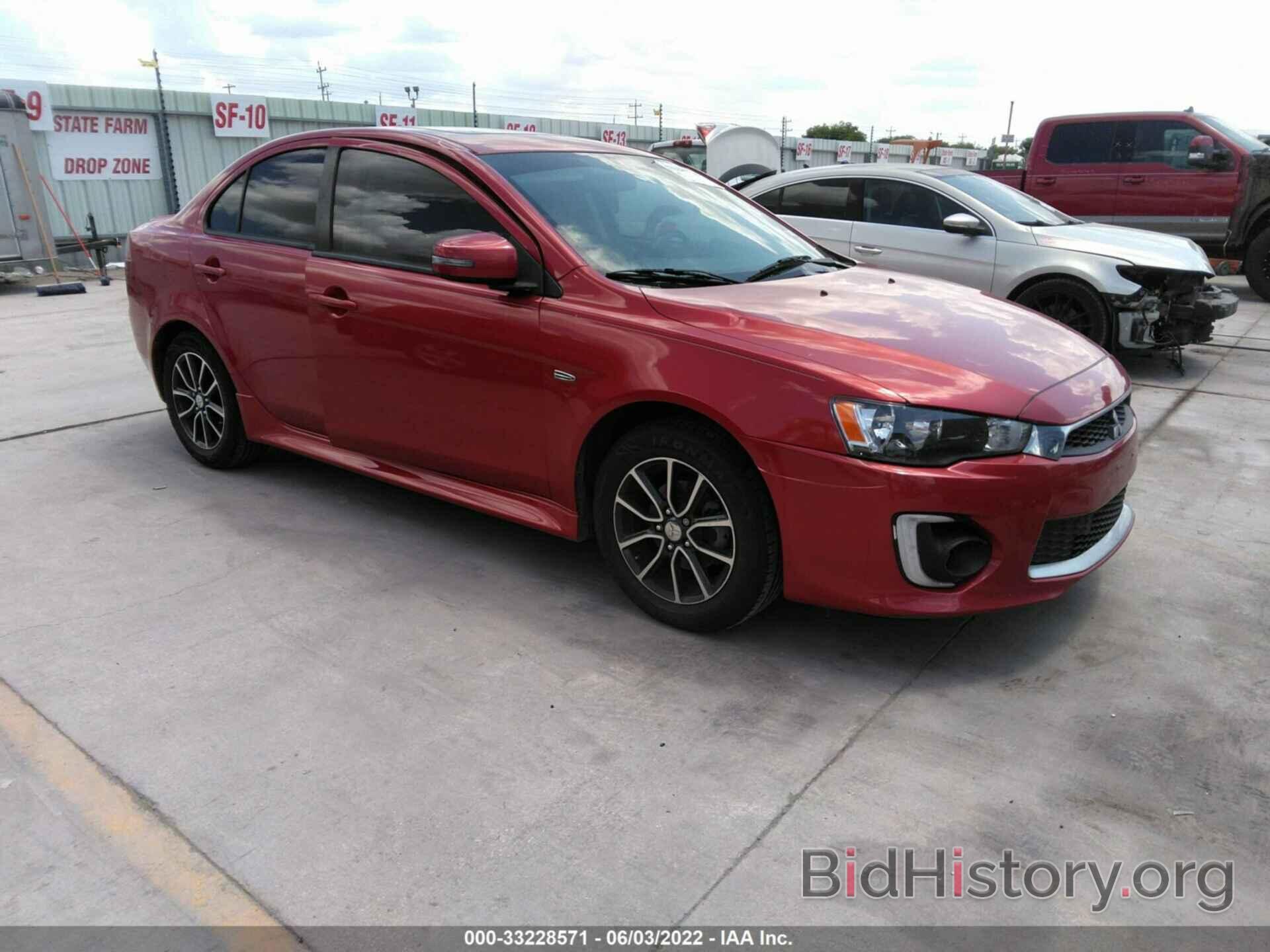 Photo JA32U2FU6HU008562 - MITSUBISHI LANCER 2017