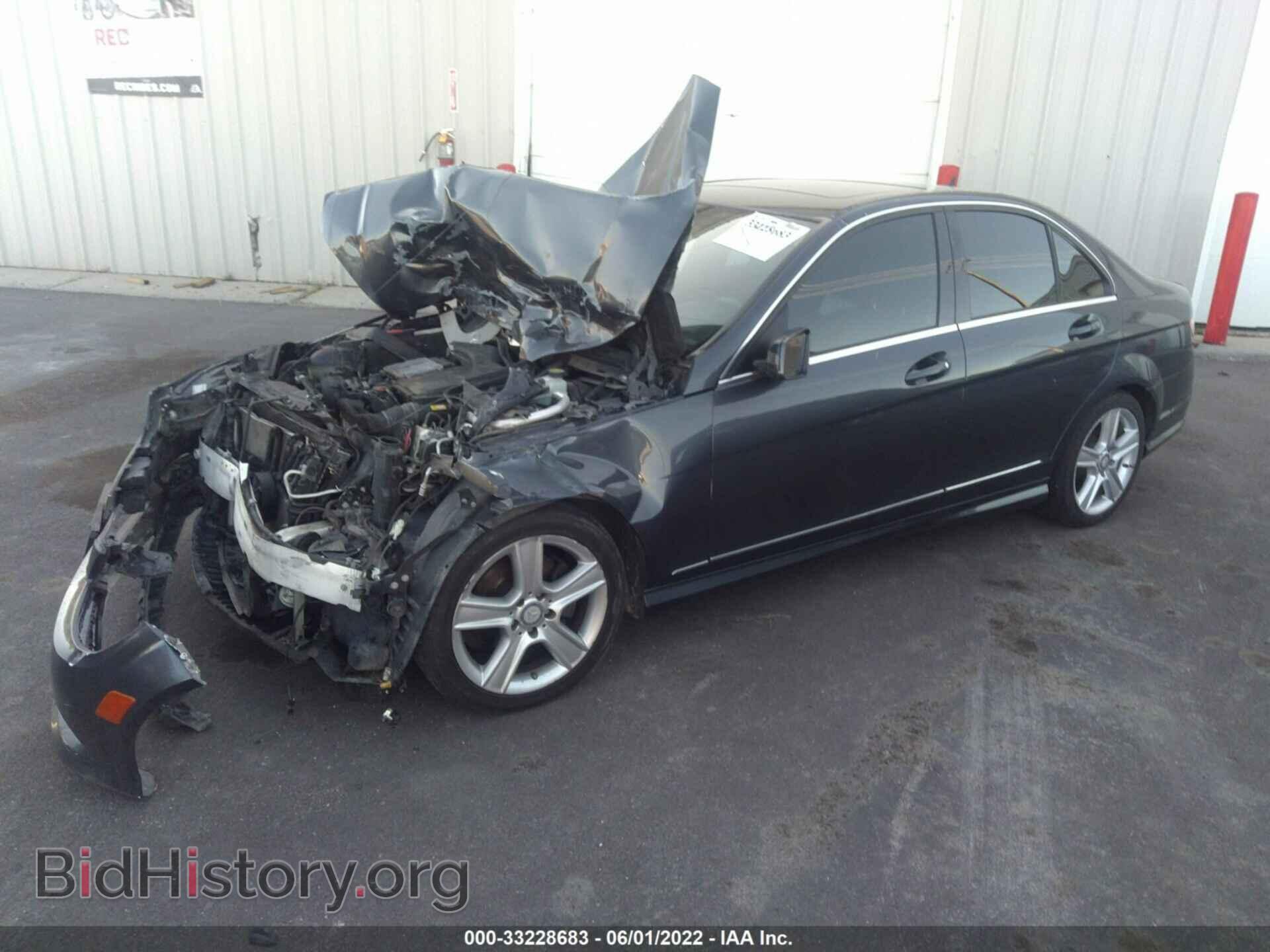 2011 MERCEDES-BENZ C-CLASS - VIN: WDDGF8BB9BR186779 - Фото 2