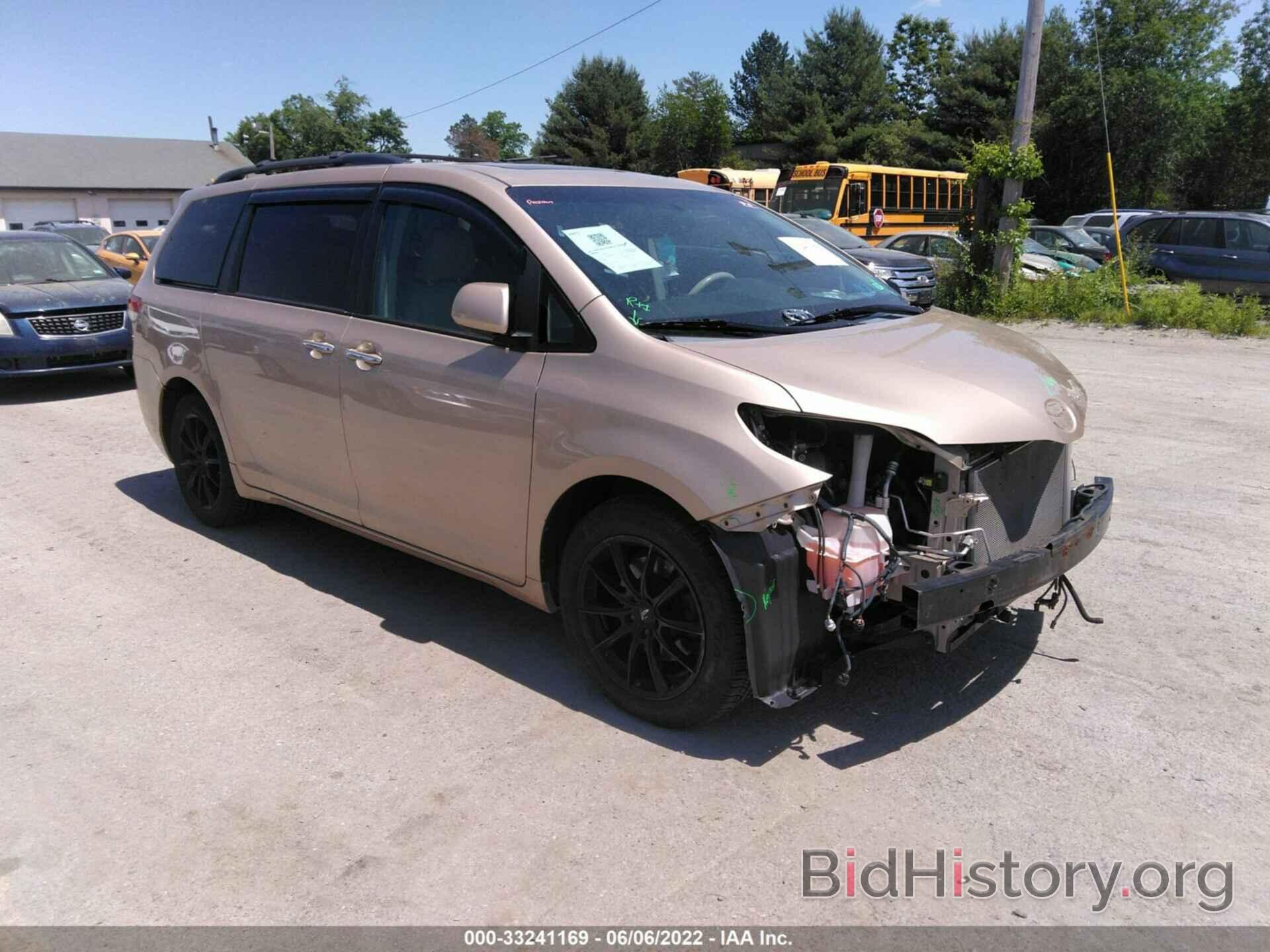 Photo 5TDDK3DC4BS010550 - TOYOTA SIENNA 2011