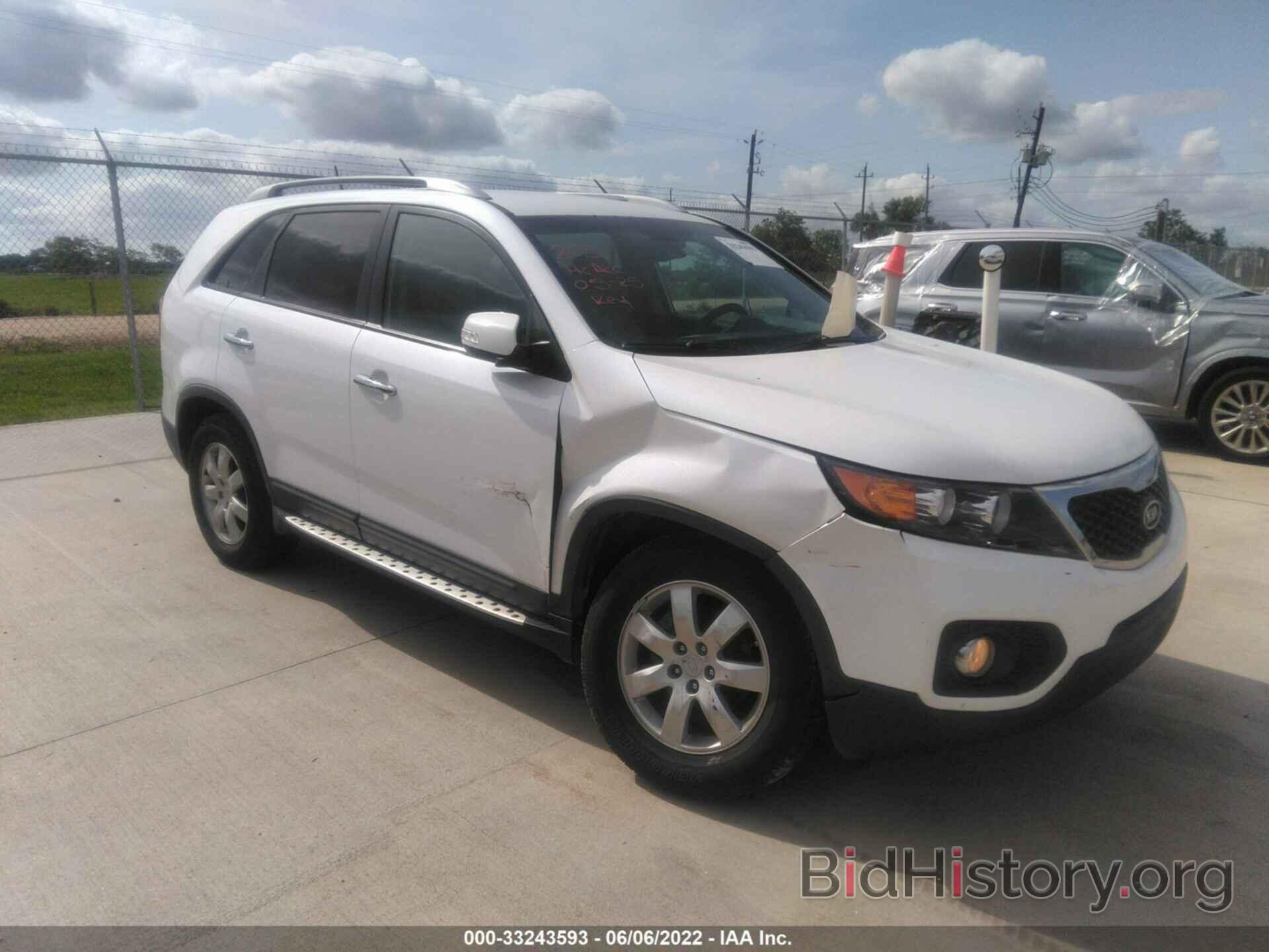 Photo 5XYKT4A17BG175549 - KIA SORENTO 2011