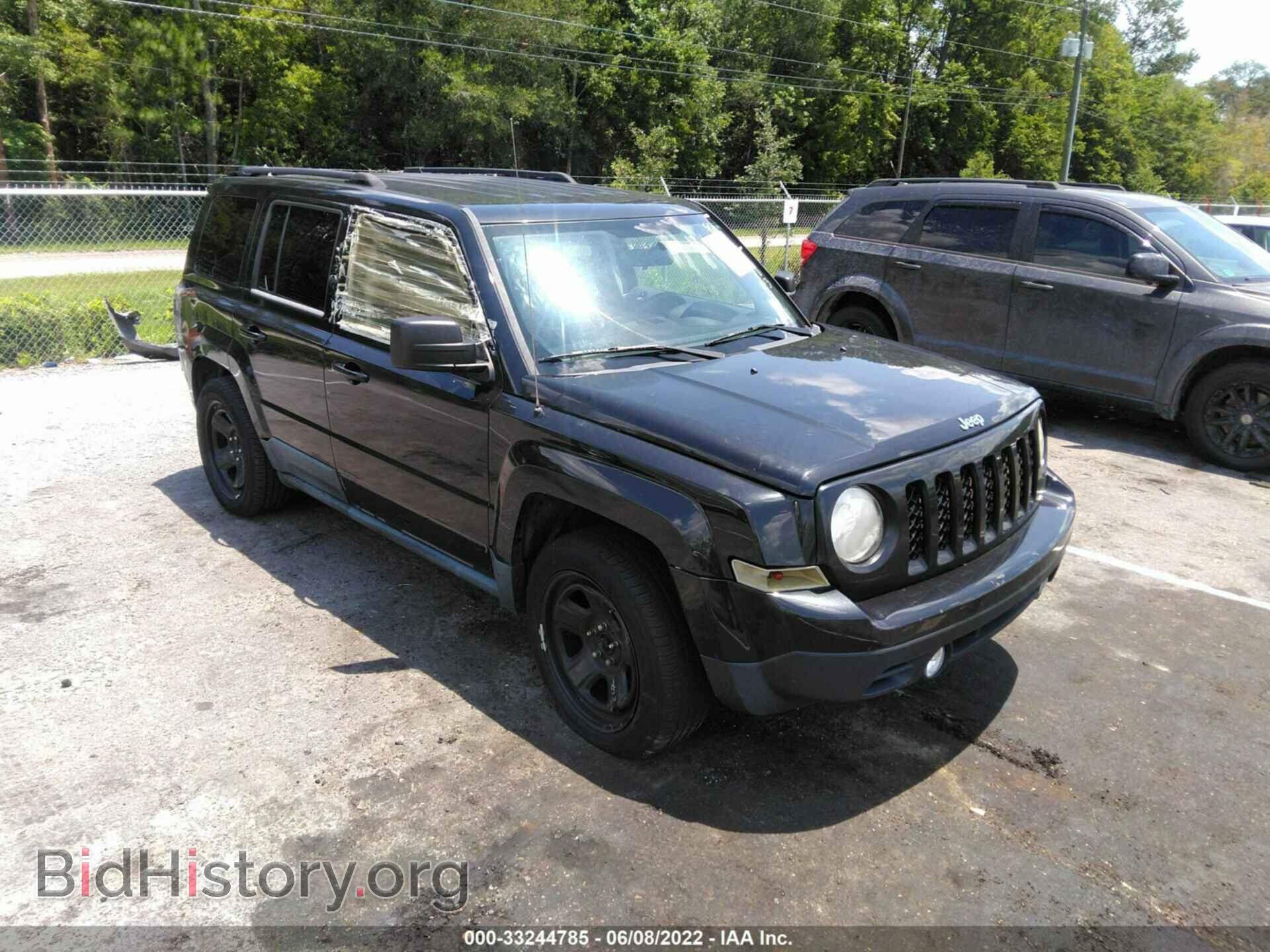 Photo 1J4NT1GA3BD178203 - JEEP PATRIOT 2011