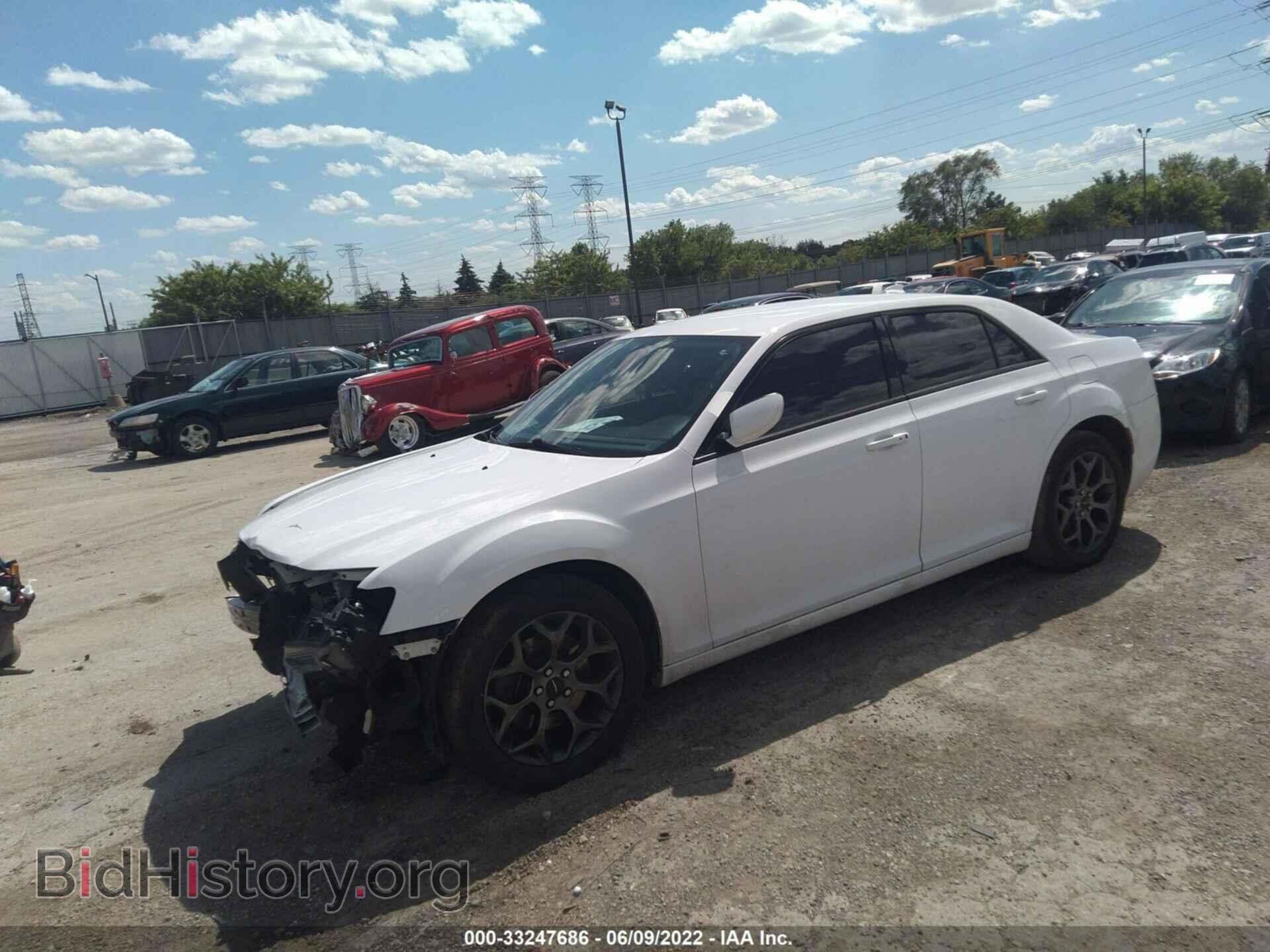2017 CHRYSLER 300 - VIN: 2C3CCAGG8HH530242 - Фото 2