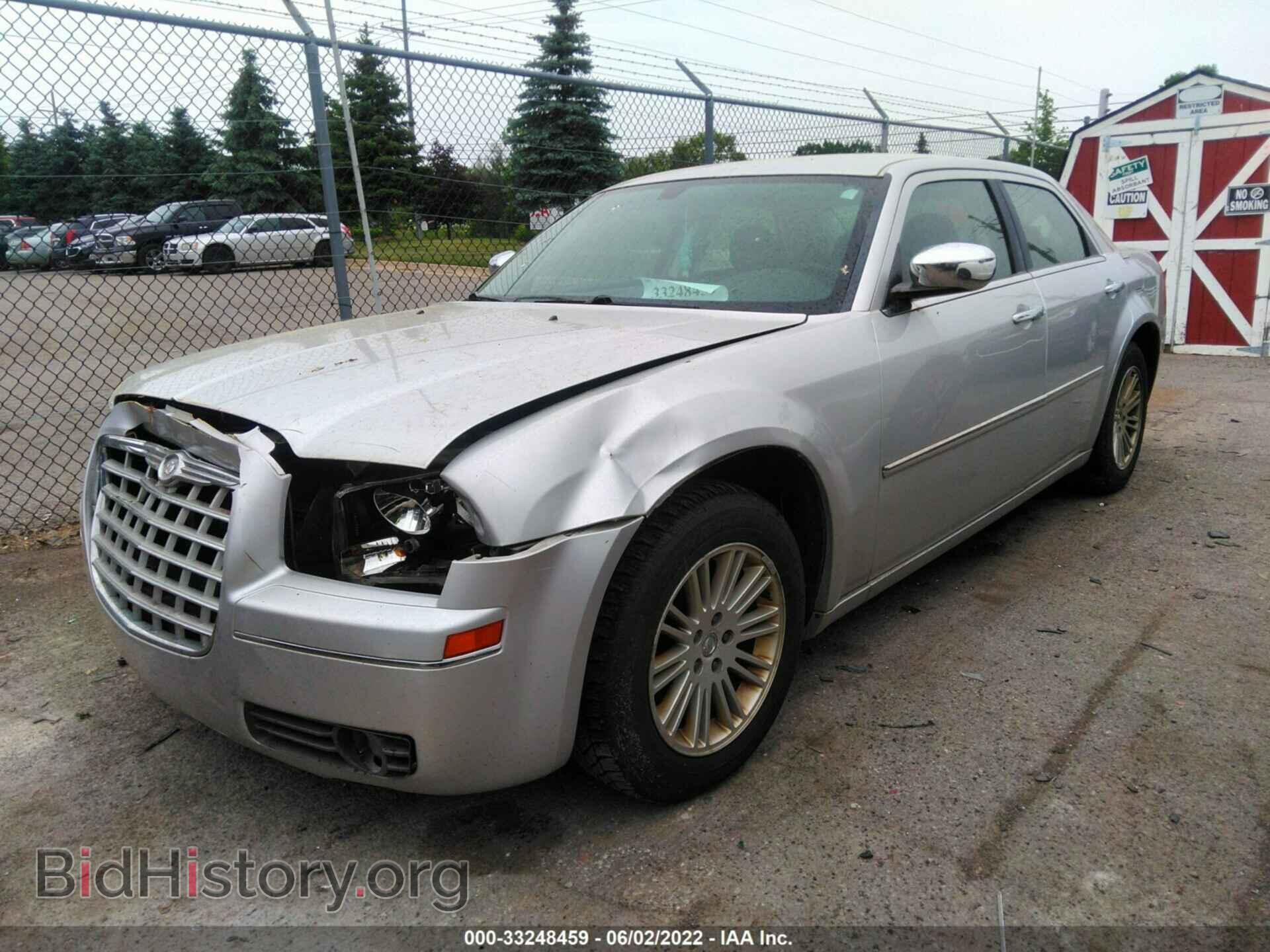 2010 CHRYSLER 300 - VIN: 2C3CA4CD9AH209643 - Фото 2