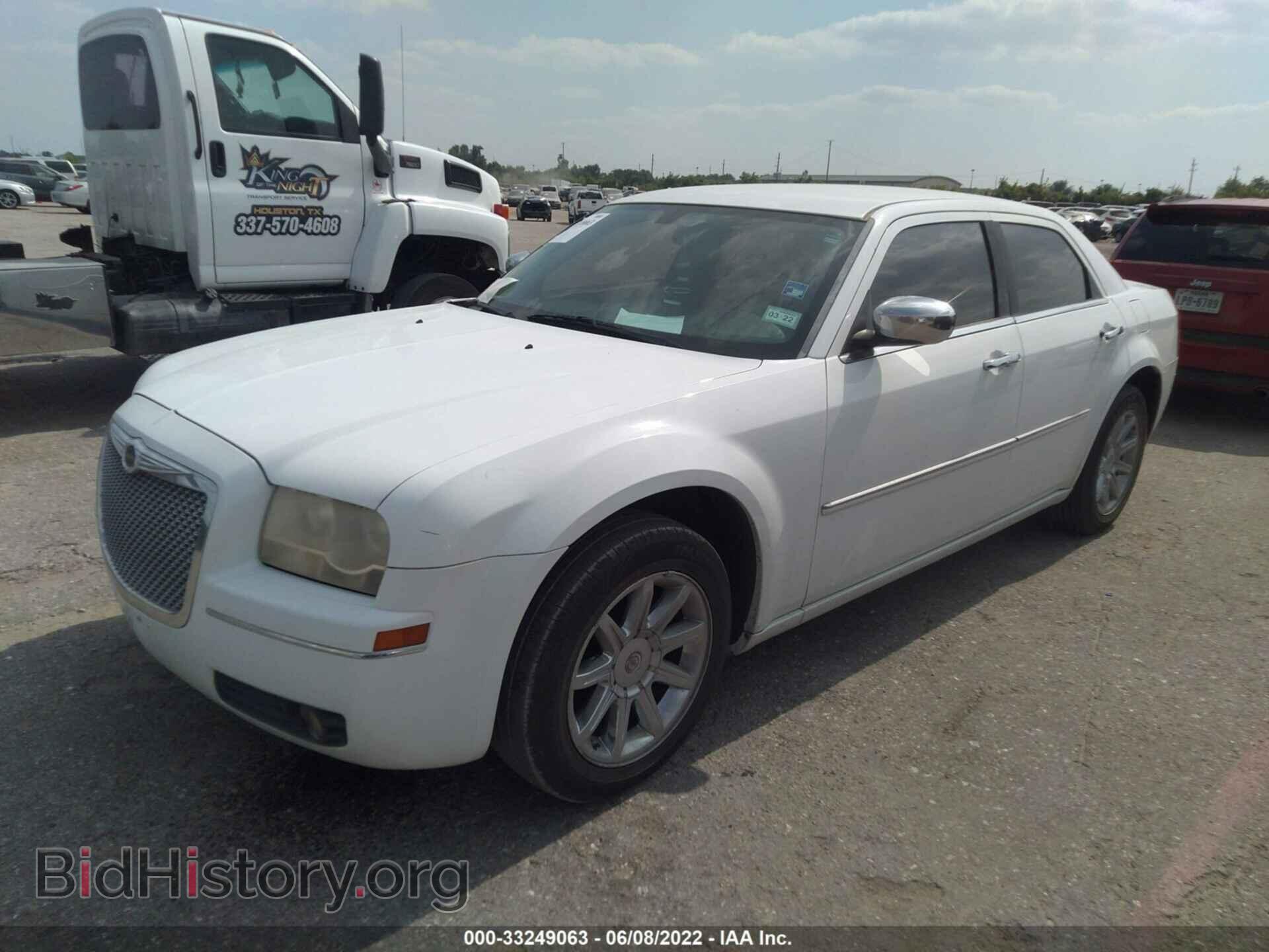 2010 CHRYSLER 300 - VIN: 2C3CA5CV2AH325071 - Фото 2