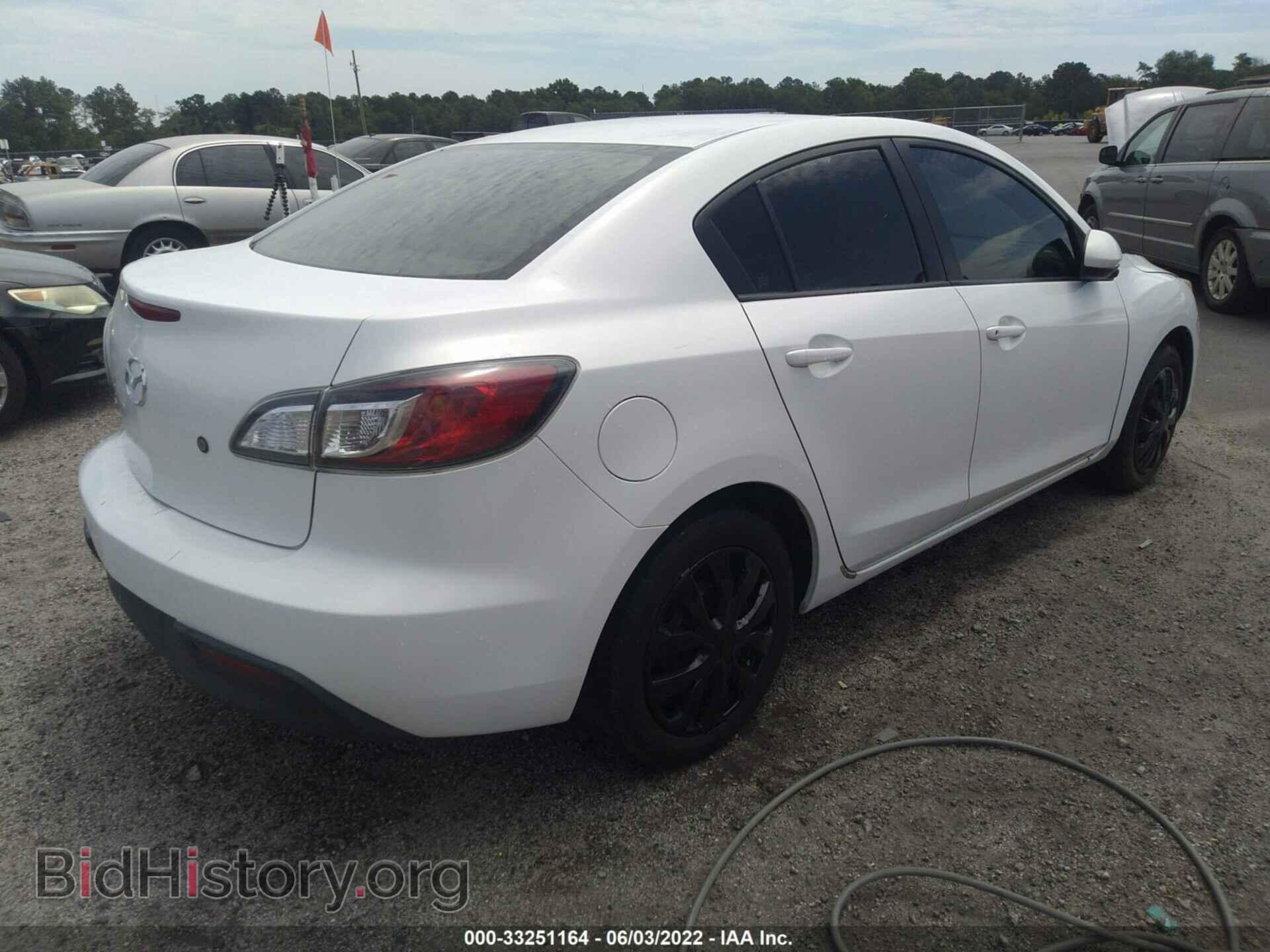 2011 MAZDA MAZDA3 - VIN: JM1BL1UF2B1375843 - Фото 4