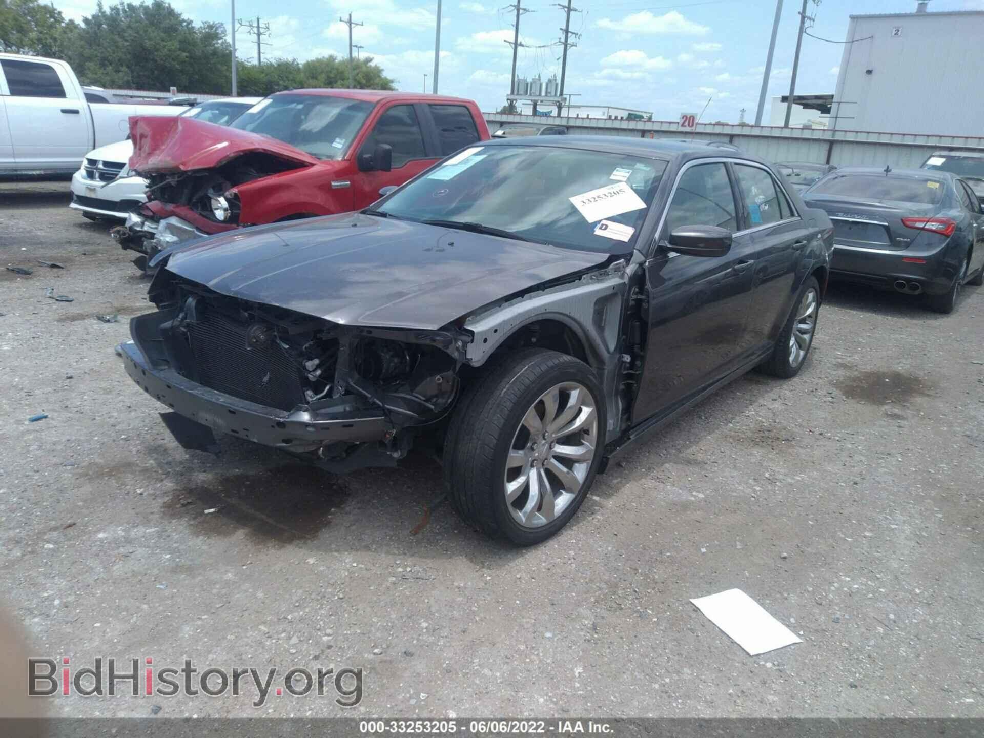 2019 CHRYSLER 300 - VIN: 2C3CCAAG1KH755814 - Фото 2
