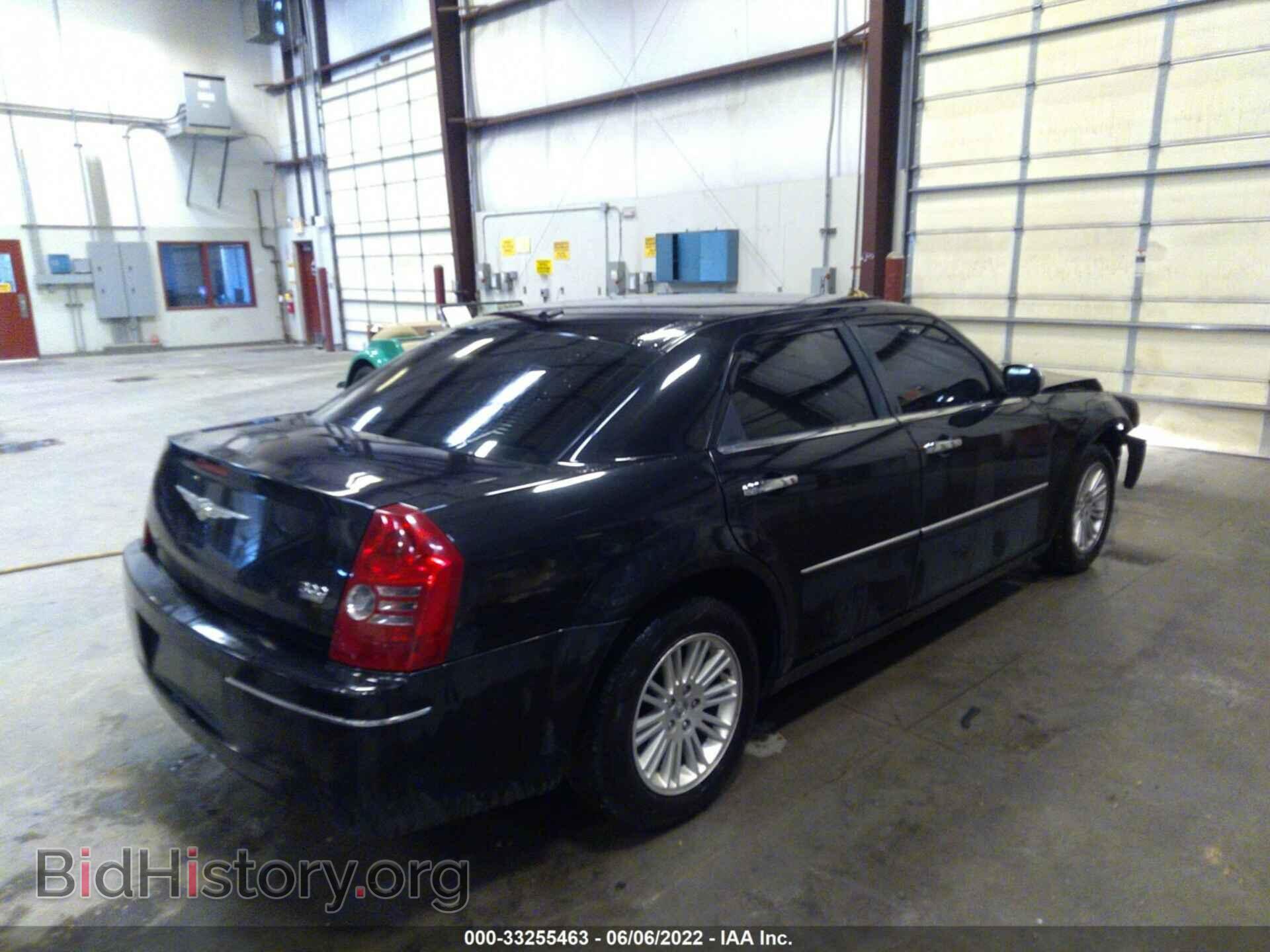2010 CHRYSLER 300 - VIN: 2C3CA5CV0AH306857 - Фото 4