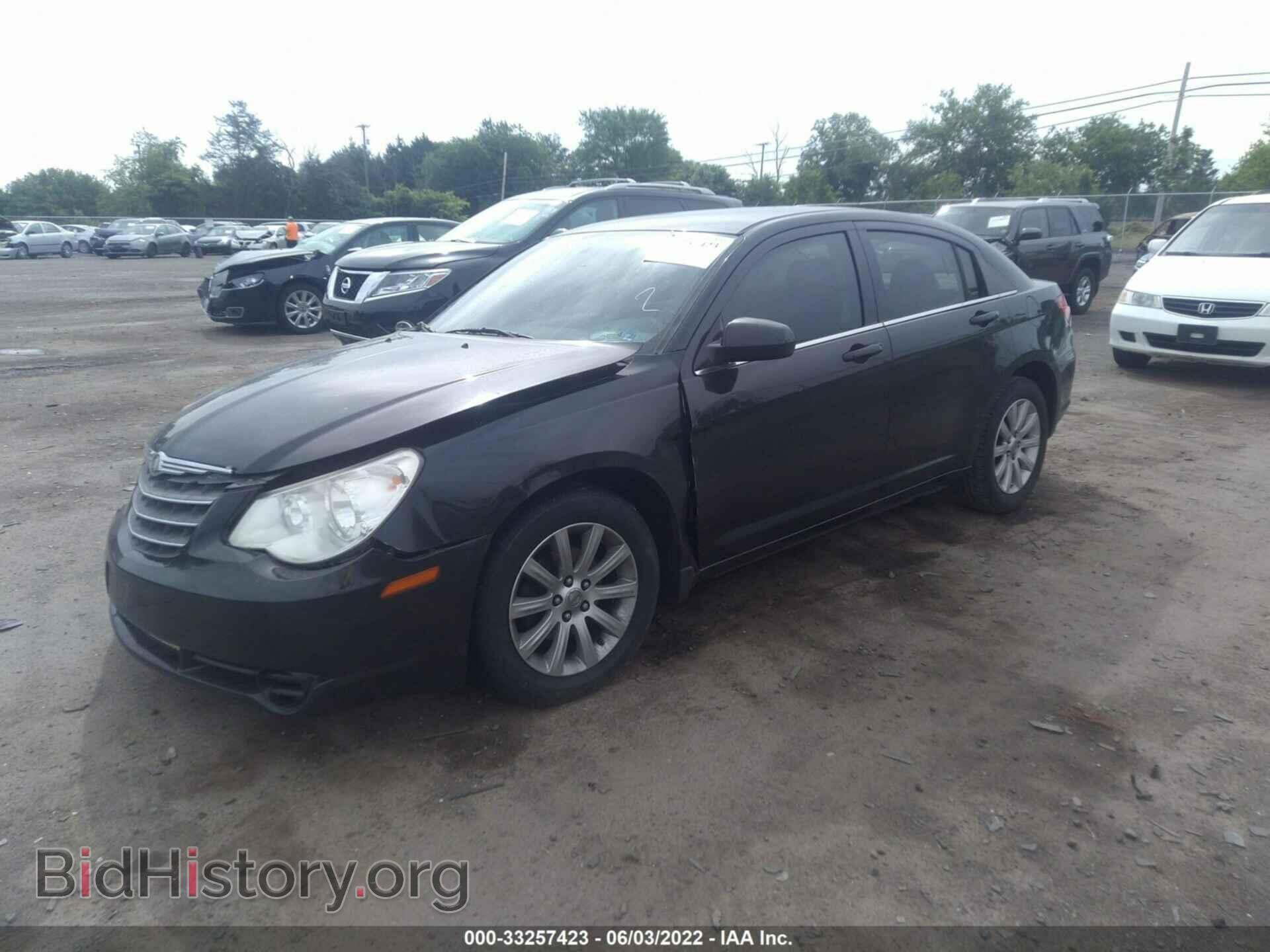 2010 CHRYSLER SEBRING - VIN: 1C3CC5FB6AN223713 - Фото 2
