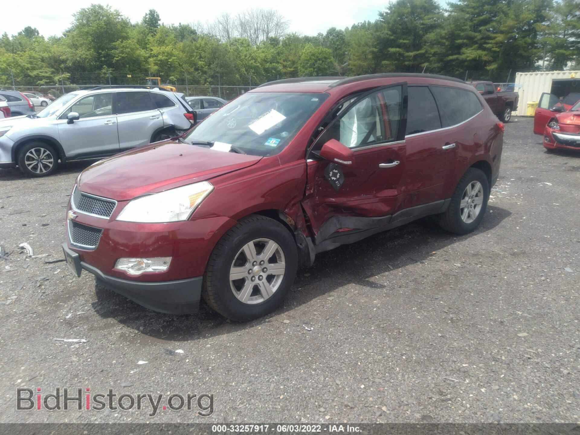2010 CHEVROLET TRAVERSE - VIN: 1GNLRFED9AS111161 - Фото 2