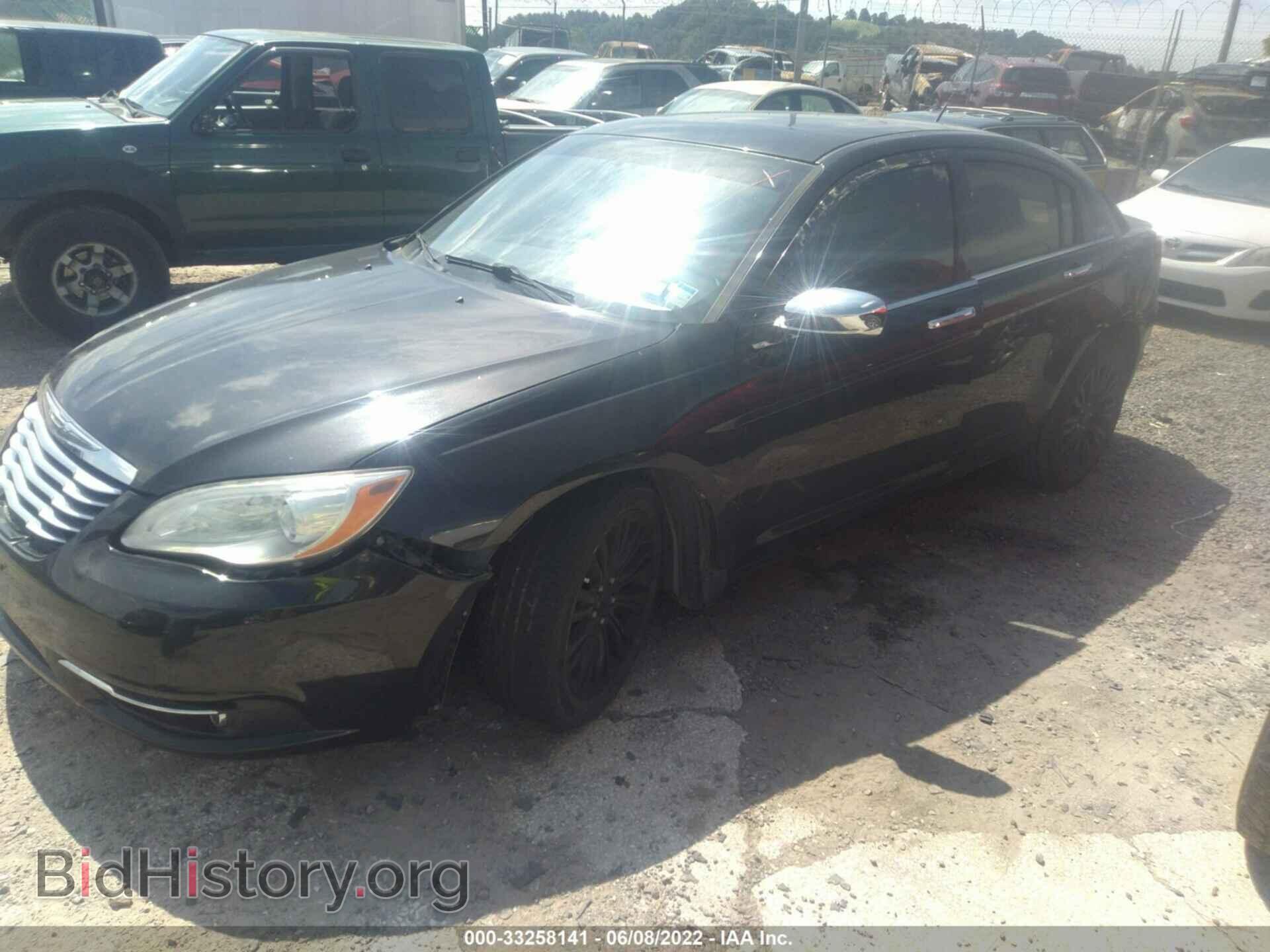 2011 CHRYSLER 200 - VIN: 1C3BC2FG3BN520042 - Фото 2
