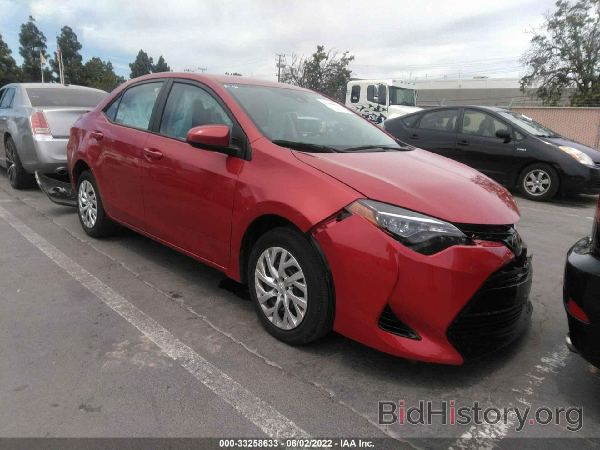 Photo 5YFBURHE4JP841635 - TOYOTA COROLLA 2018