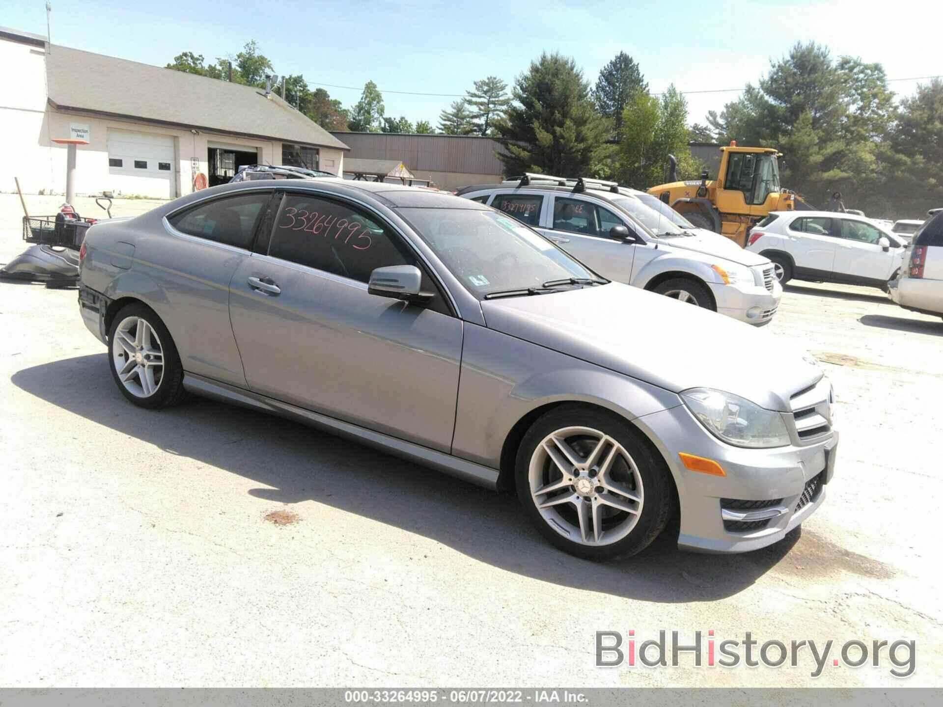 Photo WDDGJ8JB8DG026827 - MERCEDES-BENZ C-CLASS 2013