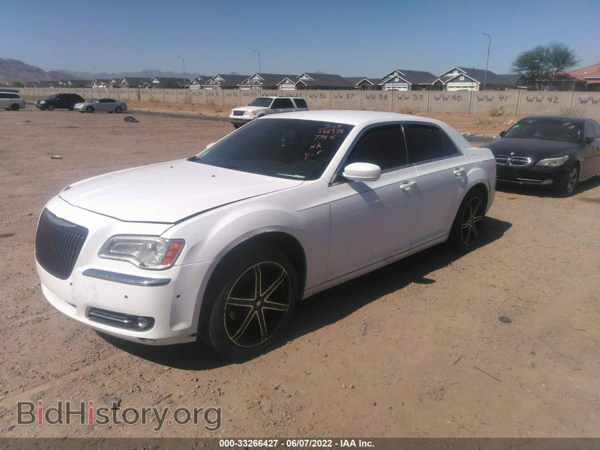 2013 CHRYSLER 300 - VIN: 2C3CCAAG0DH588378 - Фото 2