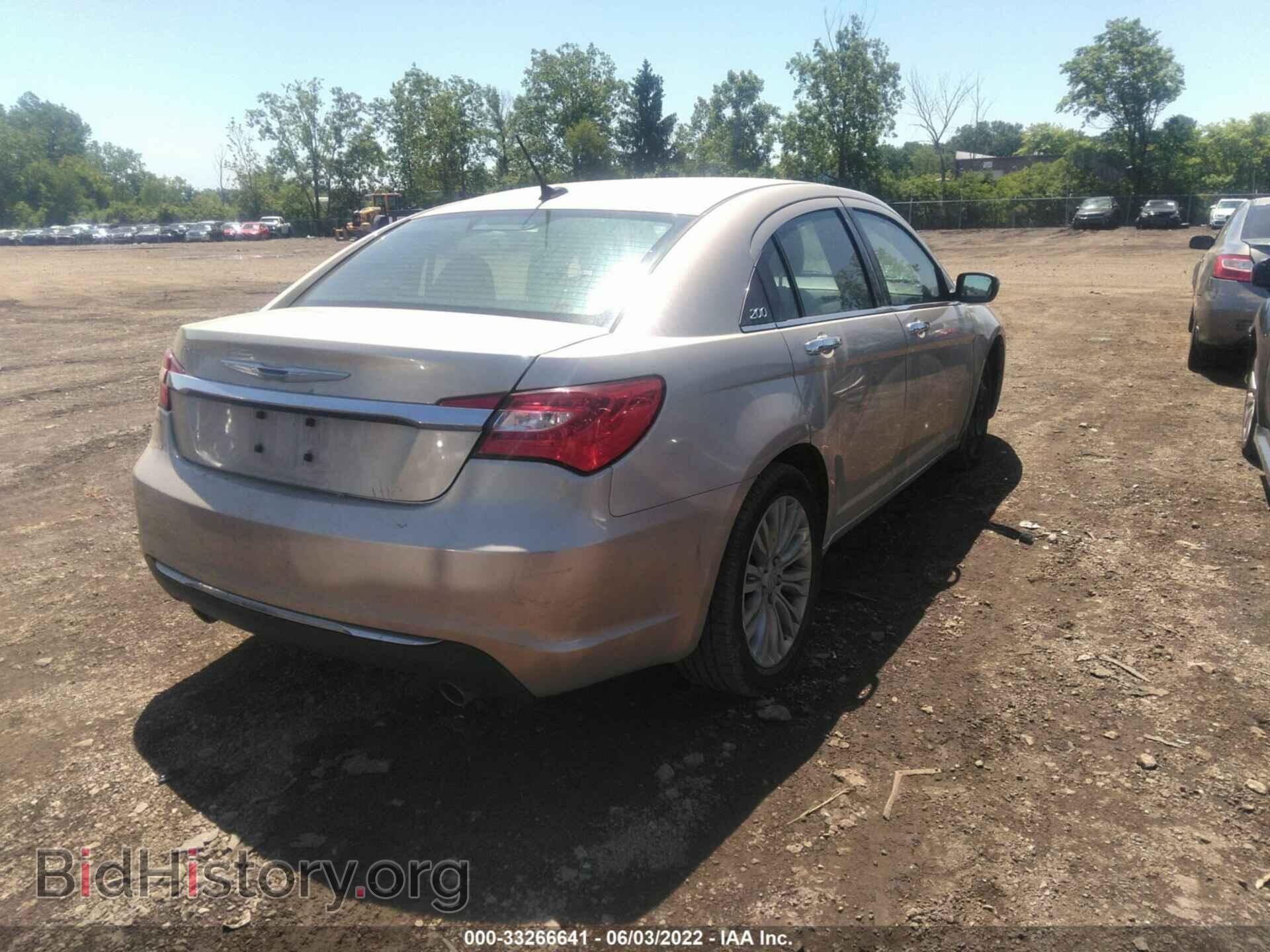 2013 CHRYSLER 200 - VIN: 1C3CCBCG1DN571230 - Photo 4