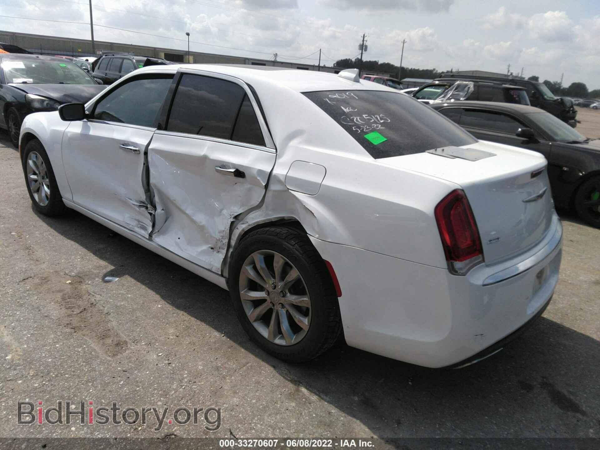 2019 CHRYSLER 300 - VIN: 2C3CCAKG8KH610896 - Фото 3