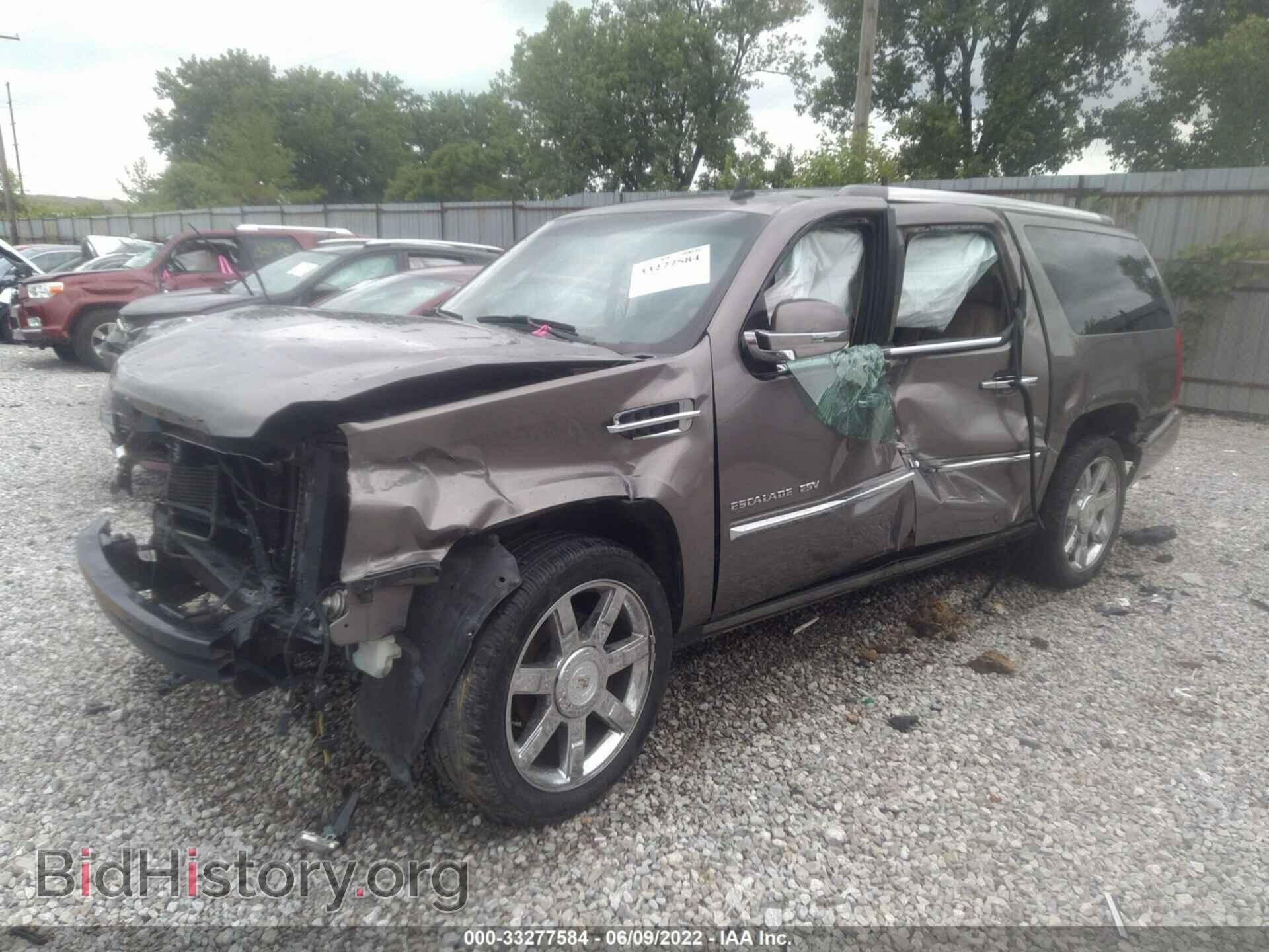 2011 CADILLAC ESCALADE ESV - VIN: 1GYS4JEF2BR216571 - Фото 2