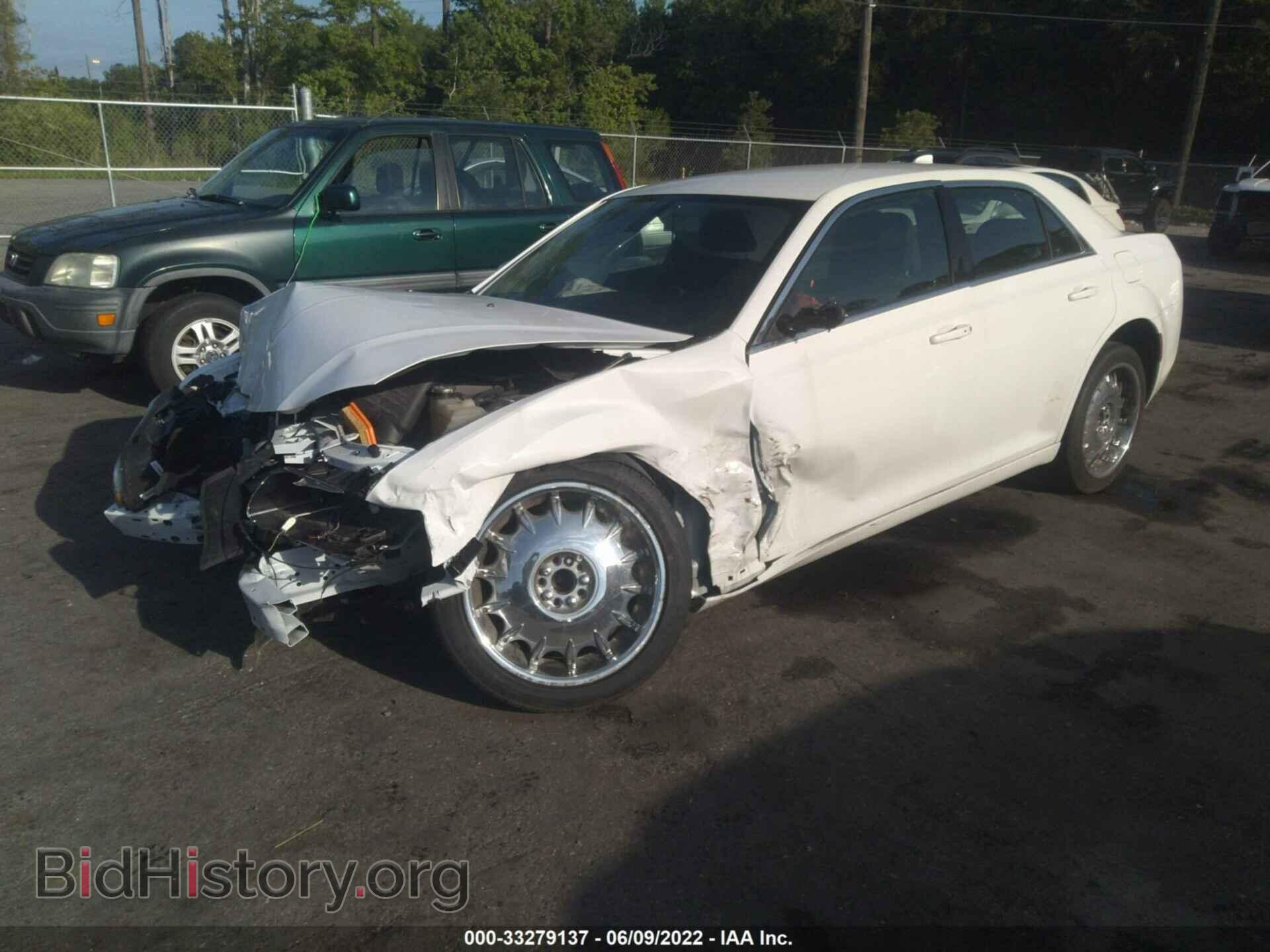 2019 CHRYSLER 300 - VIN: 2C3CCAAG3KH746189 - Фото 2
