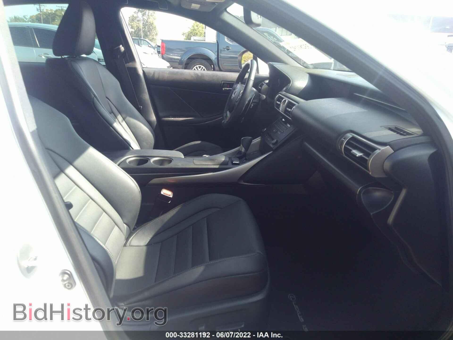 2016 LEXUS IS 200T - VIN: JTHBA1D25G5015905 - Фото 5