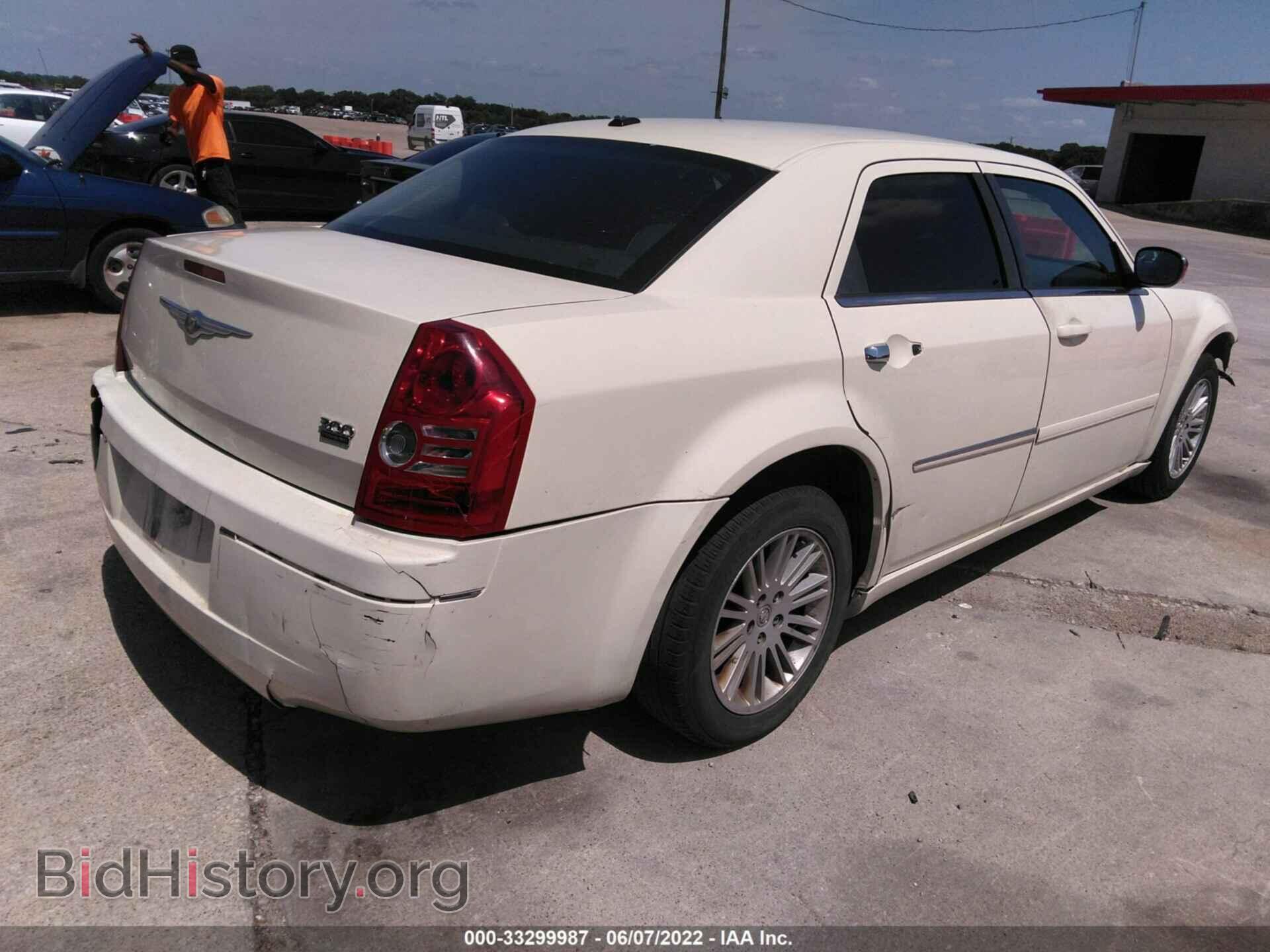 2010 CHRYSLER 300 - VIN: 2C3CA5CV6AH325378 - Фото 4